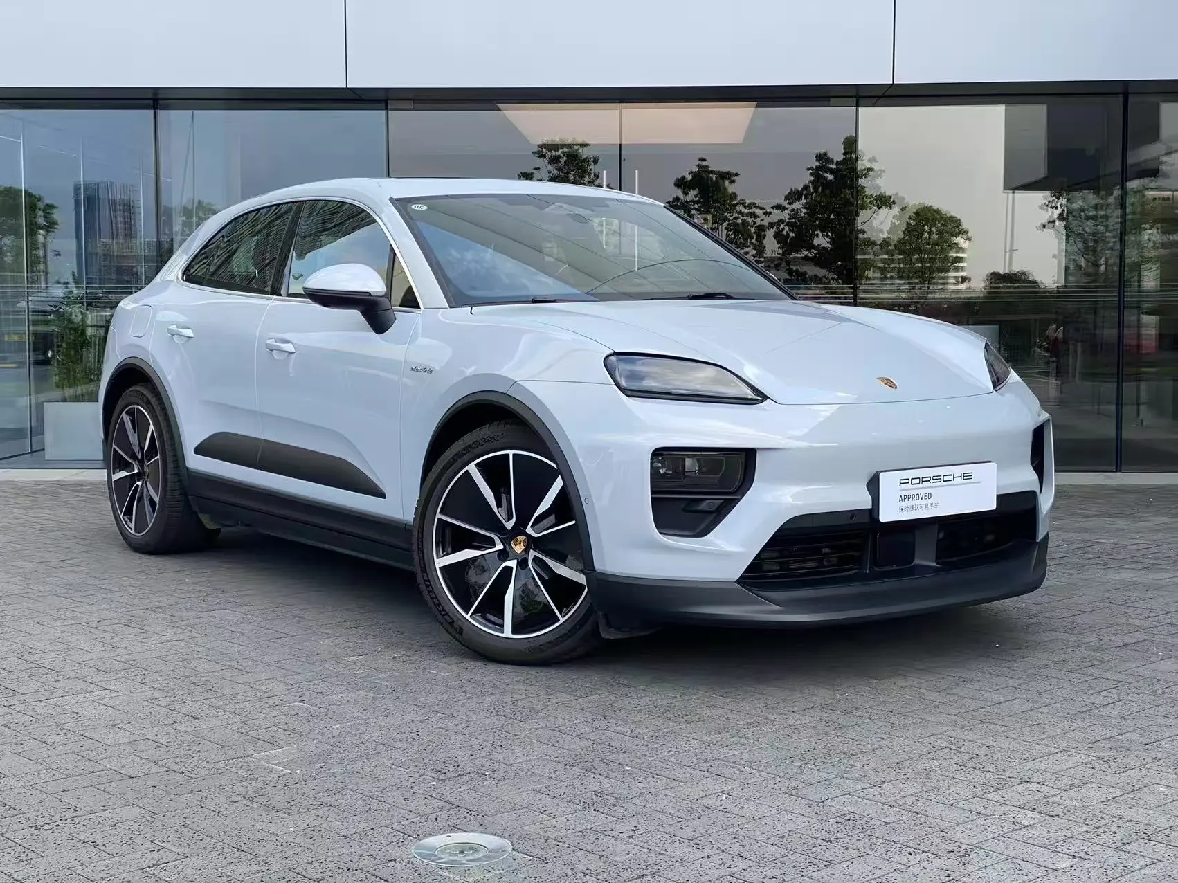 Porsche Macan EV