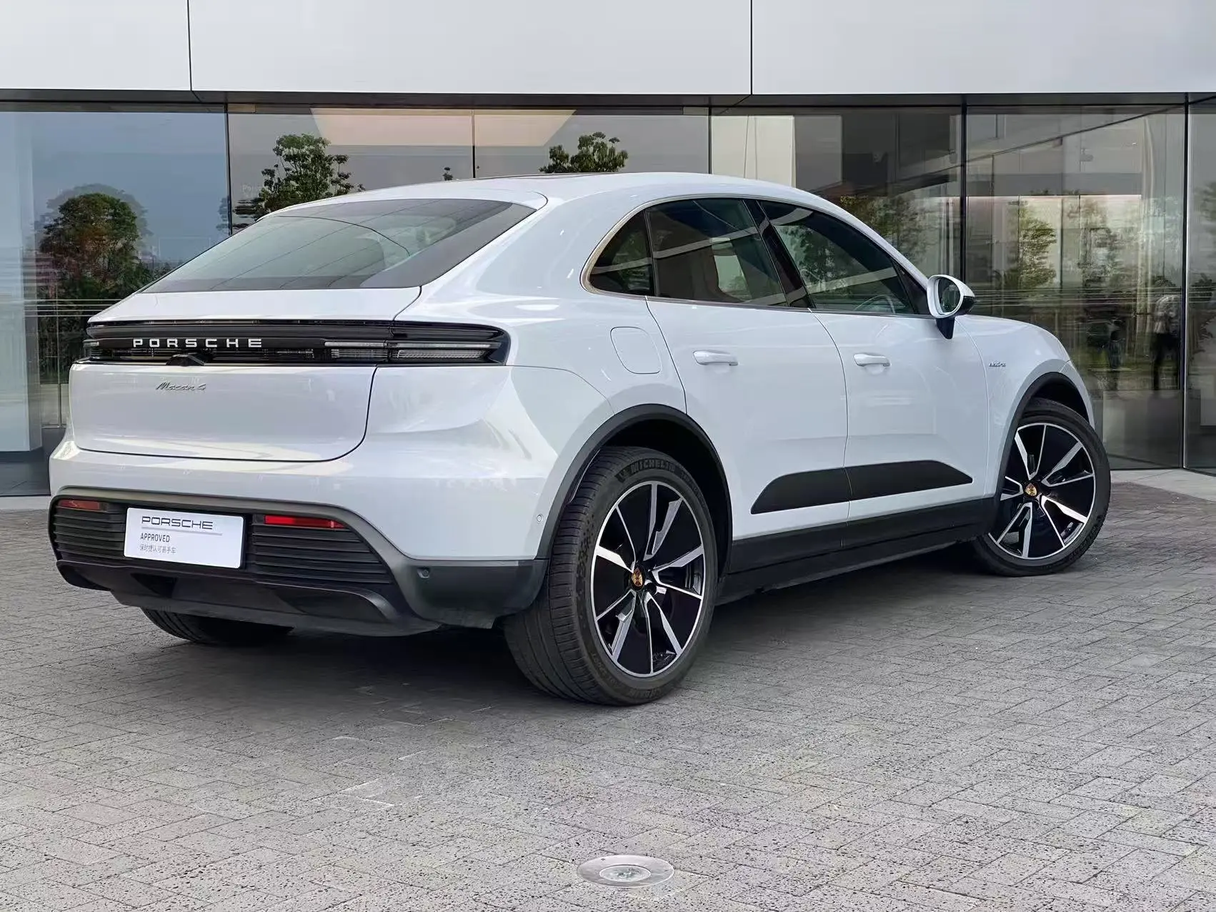 Porsche Macan EV