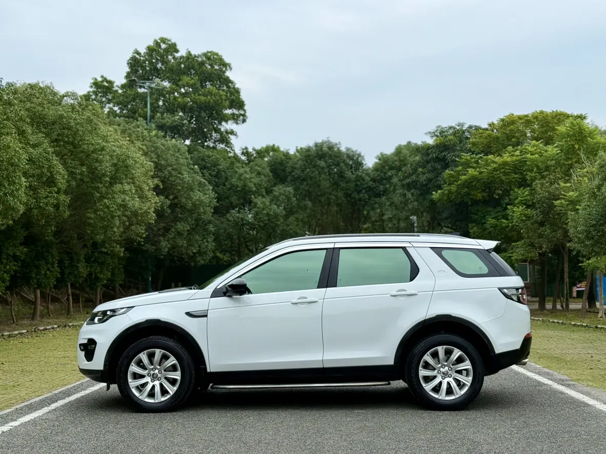 Land Rover Discover the magic