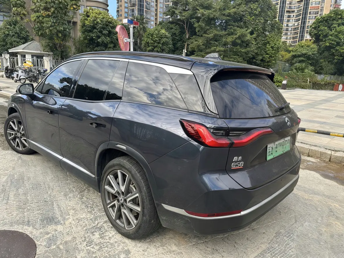 NIO ES8