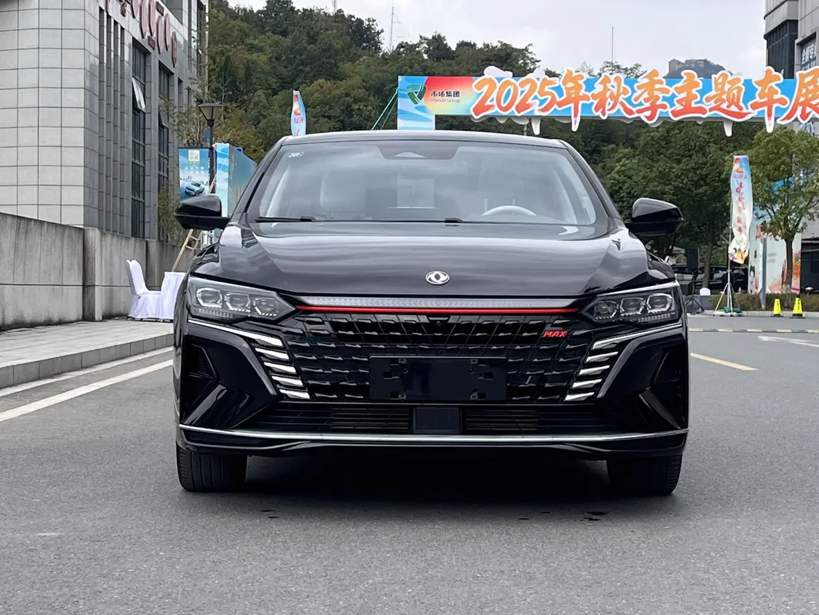 Dongfeng Yixuan MAX  из Китая
