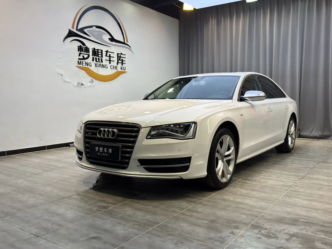 Audi S8  из Китая