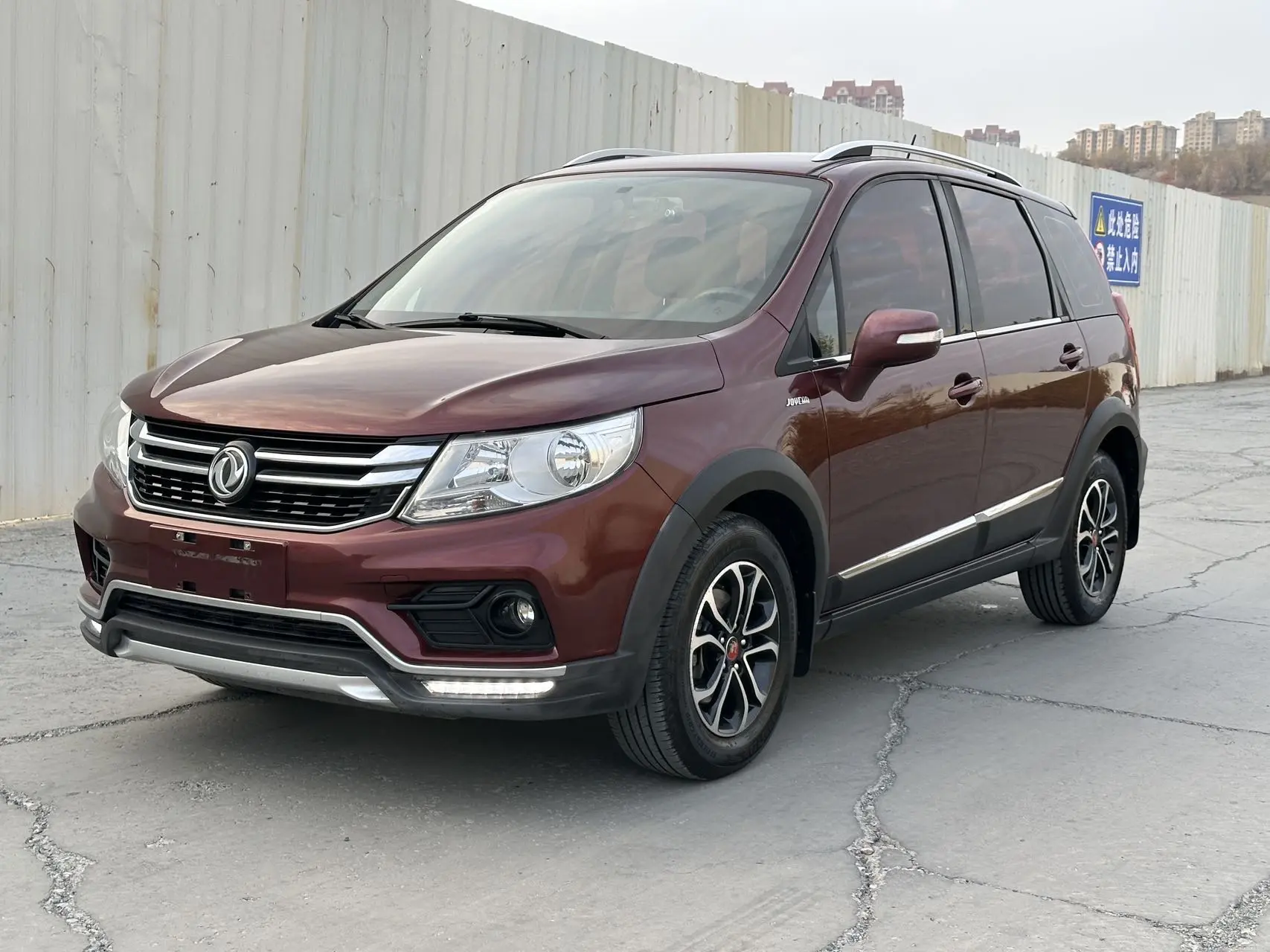 Forthing Jingyi X3  из Китая