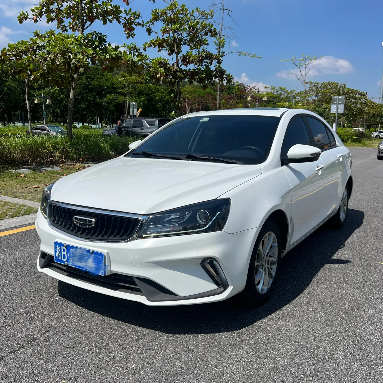 Geely Emgrand  из Китая