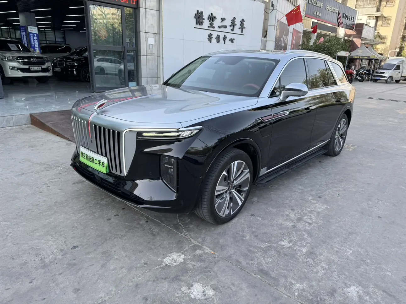 Hongqi E-HS9  из Китая