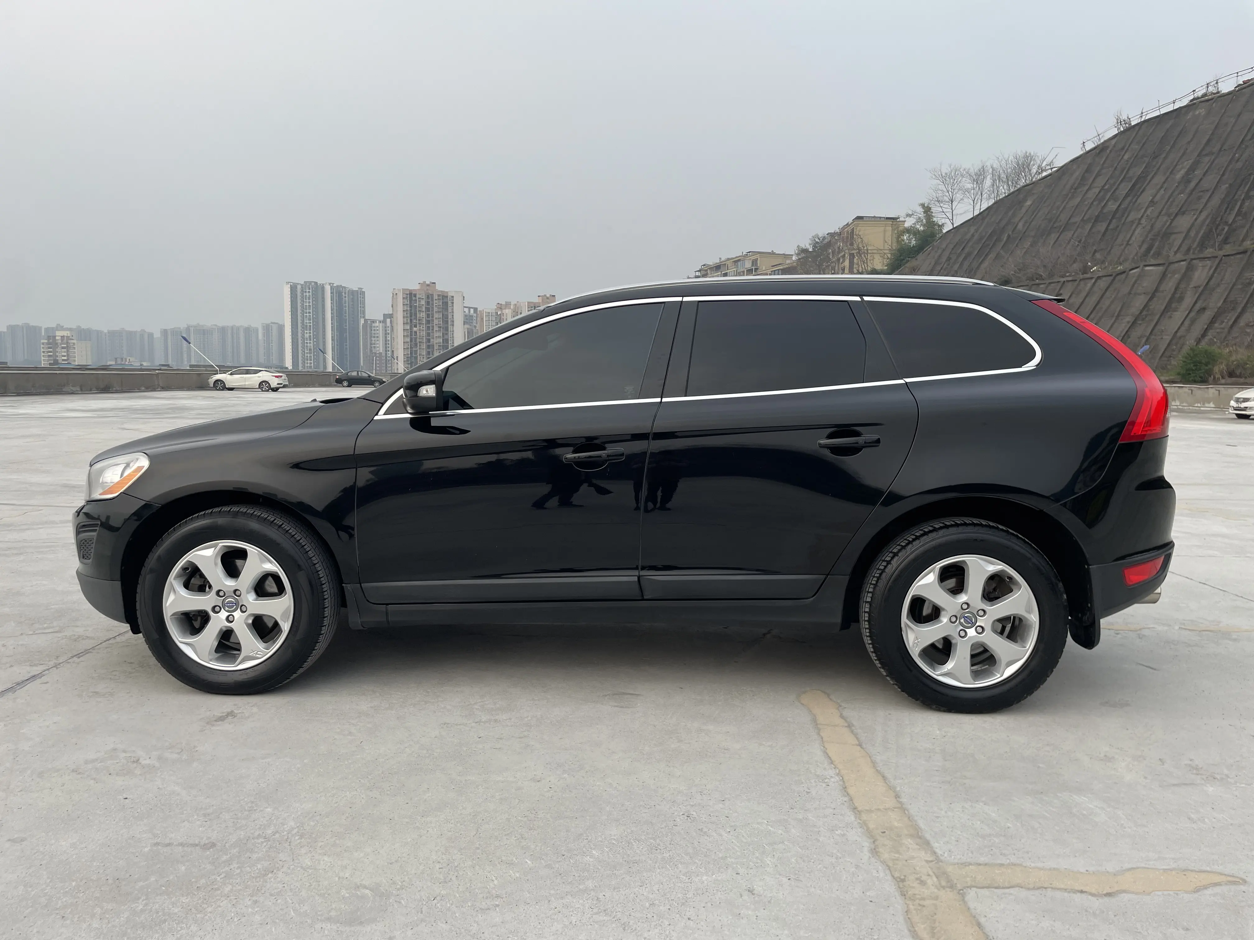 Volvo XC60 (imported)