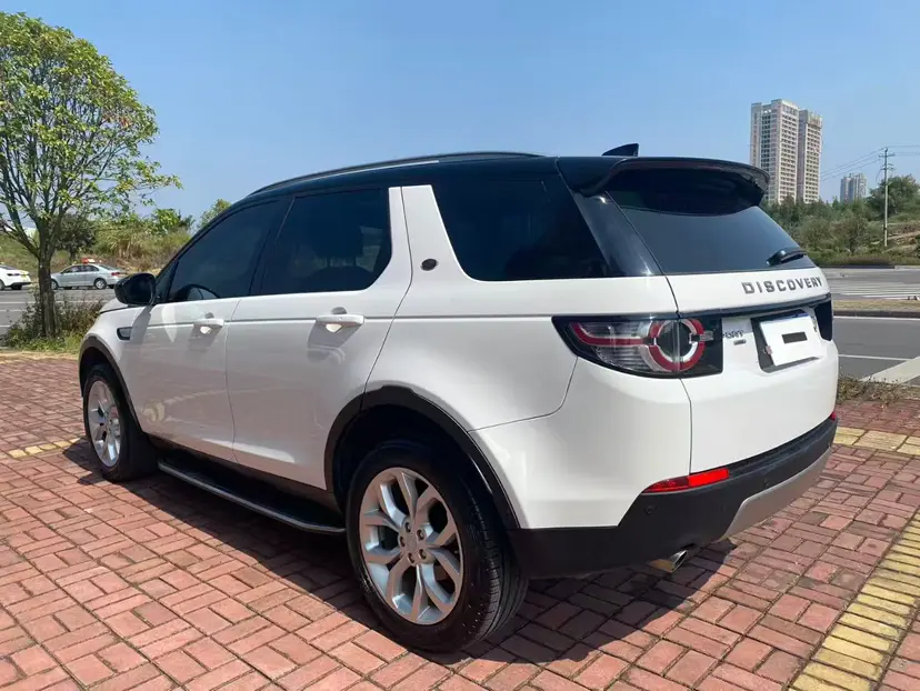 Land Rover Discover the magic