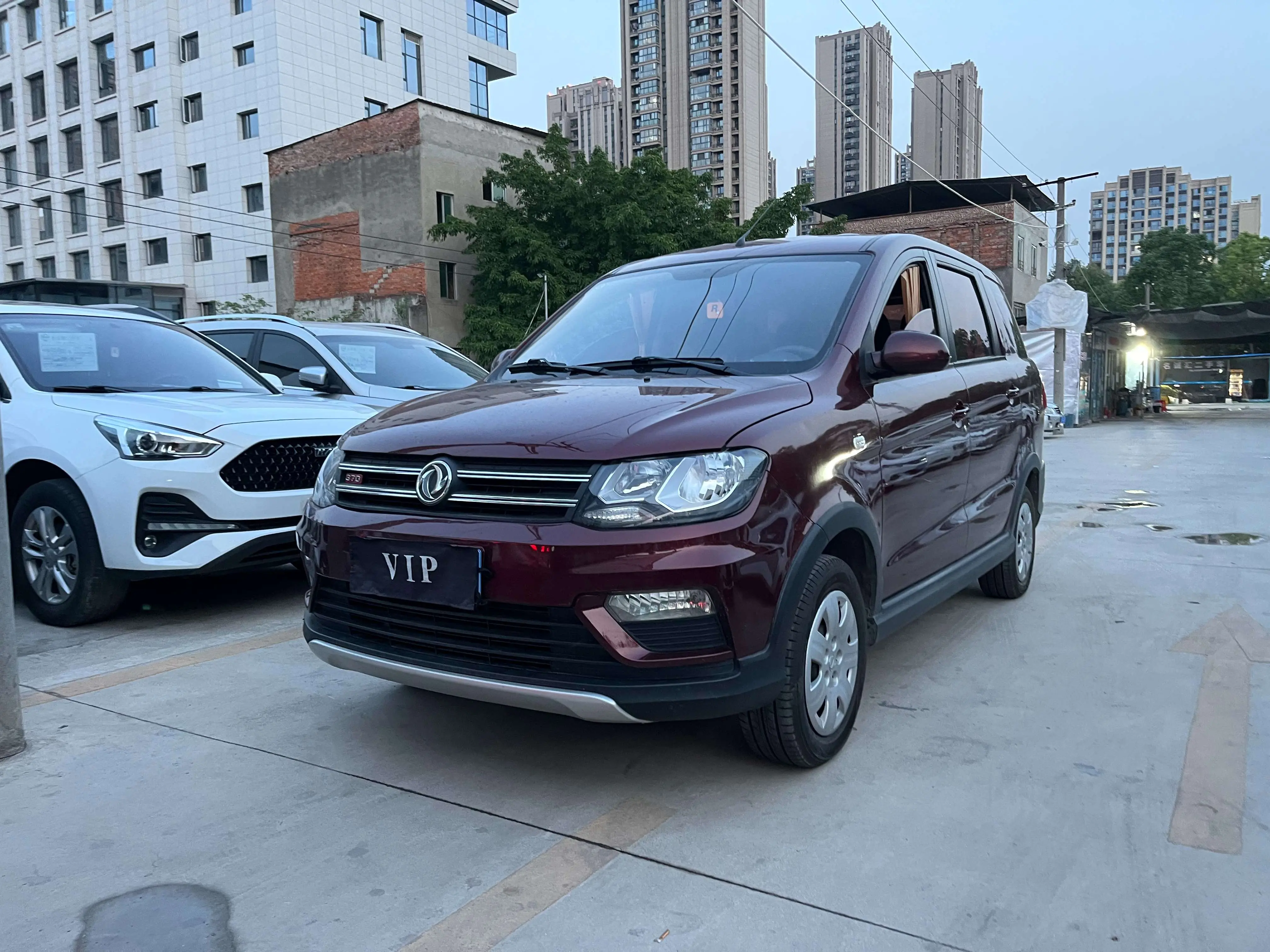 Dongfeng Fengon 370