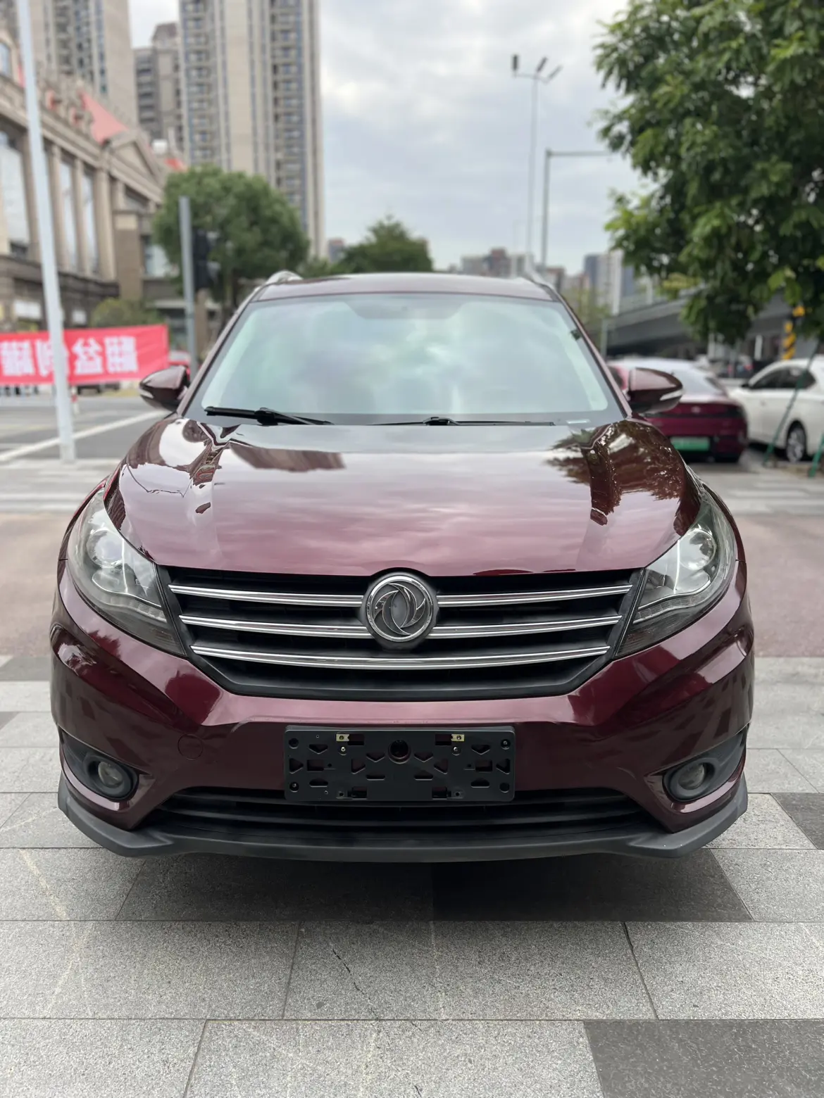 Dongfeng Fengon 580  из Китая