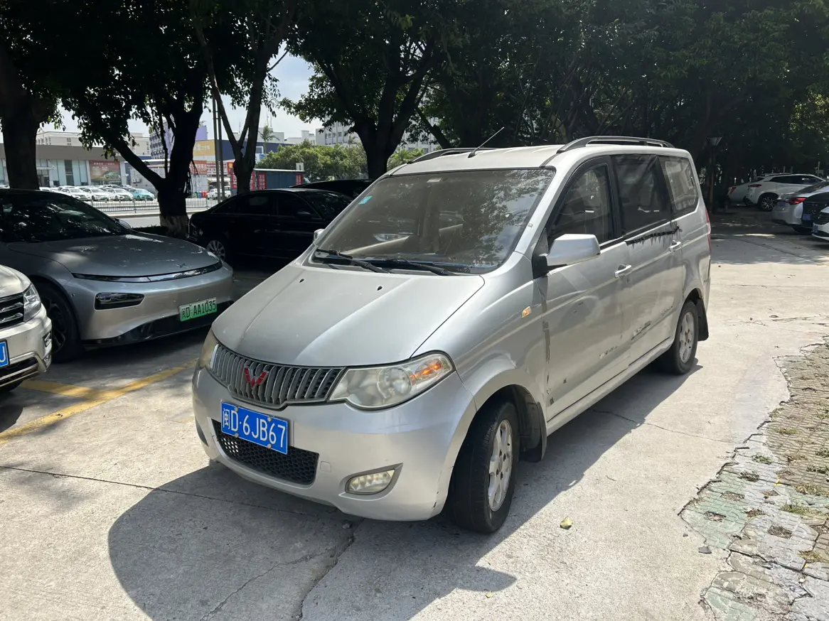 Wuling Hongguang  из Китая