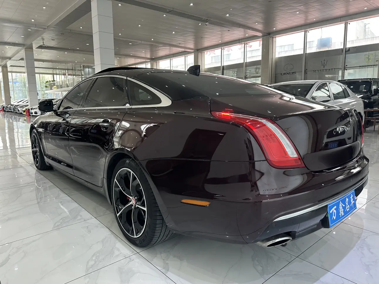 Jaguar XJ