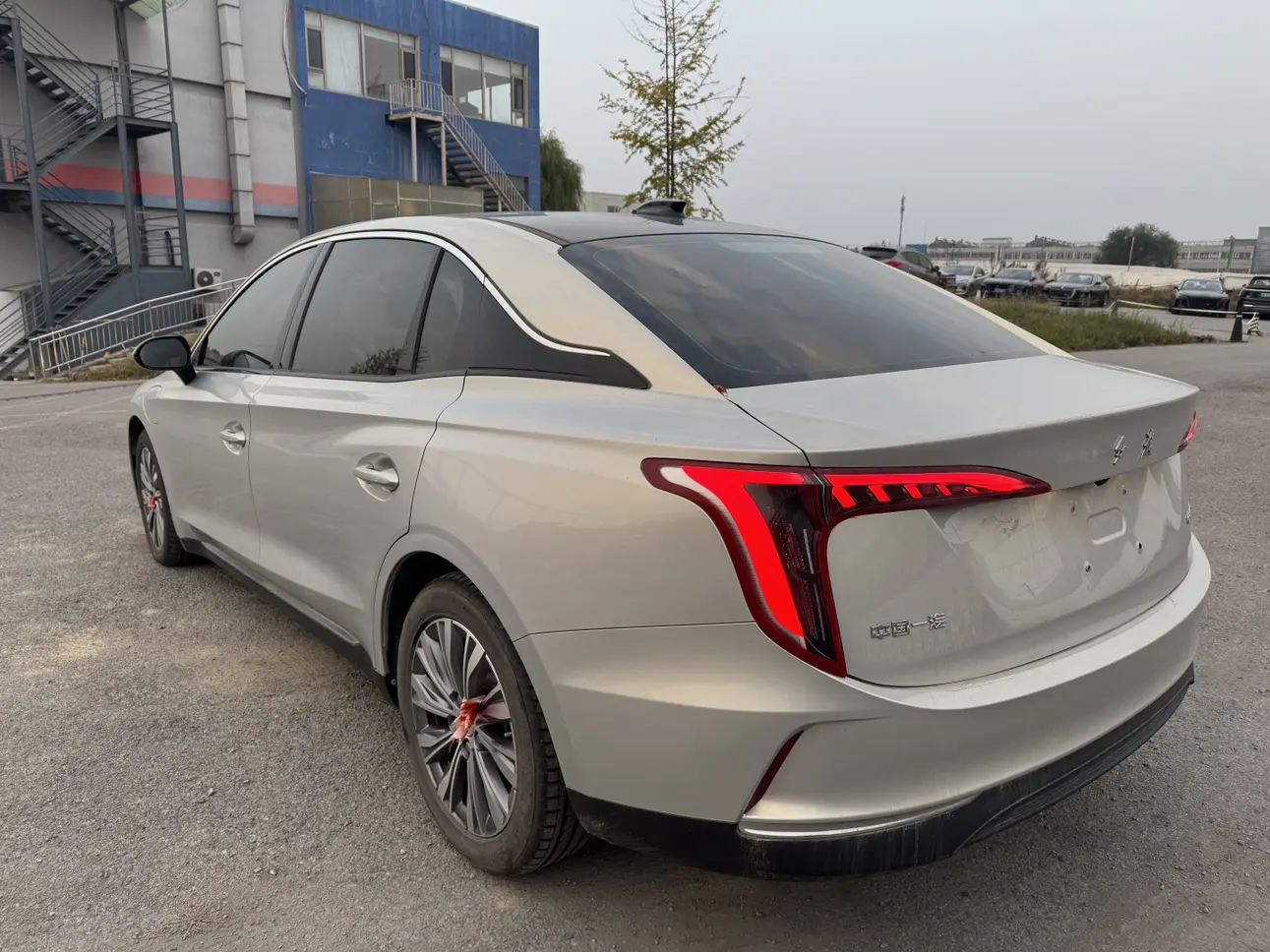 Hongqi E-QM5