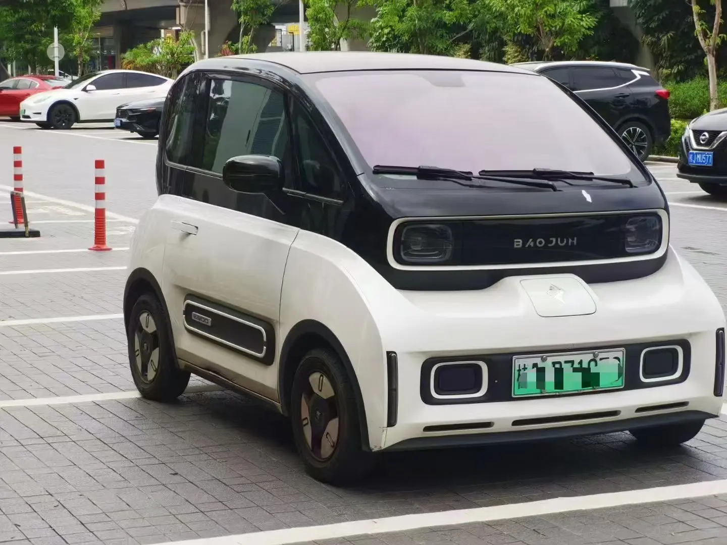 Baojun E300