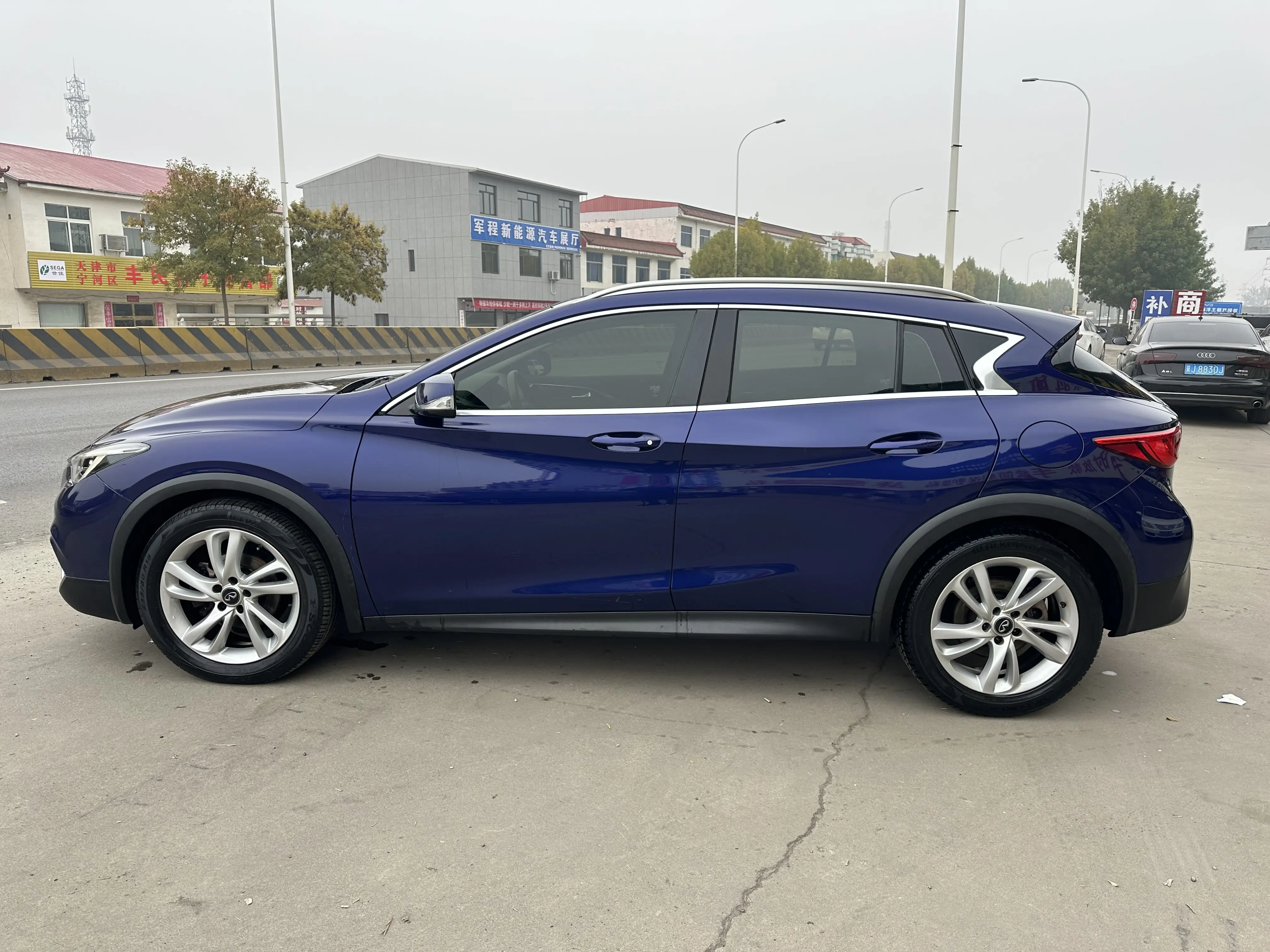 Infiniti QX30