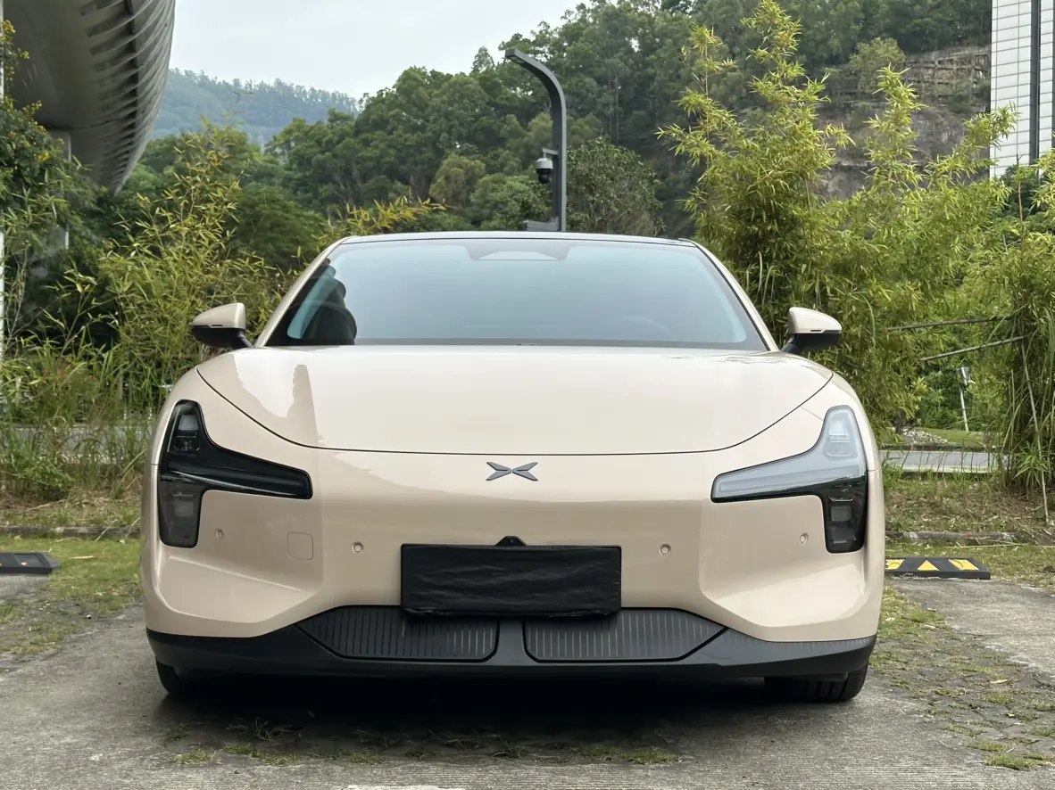 Xpeng Xiaopeng MONA M03  из Китая