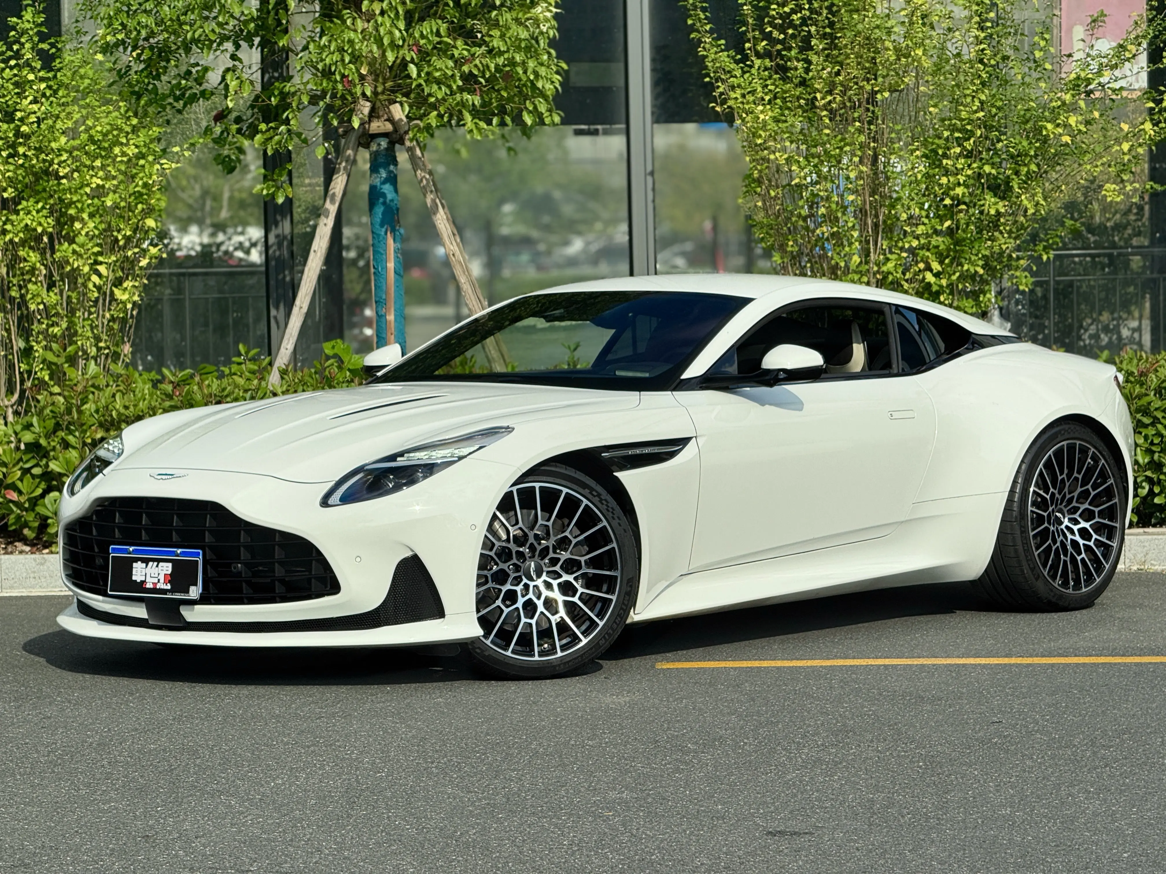 Aston Martin DB12  из Китая