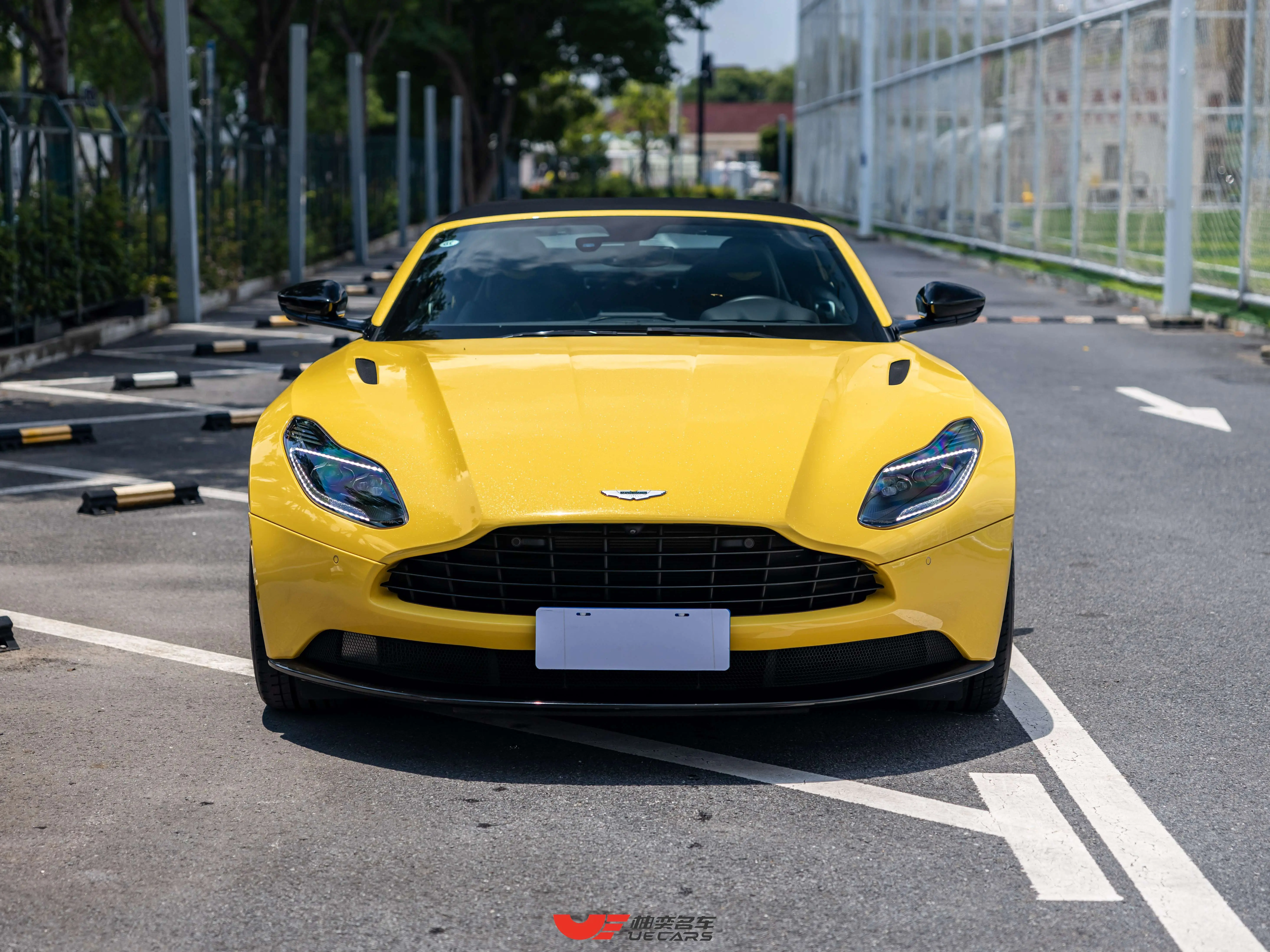 Aston Martin DB11  из Китая