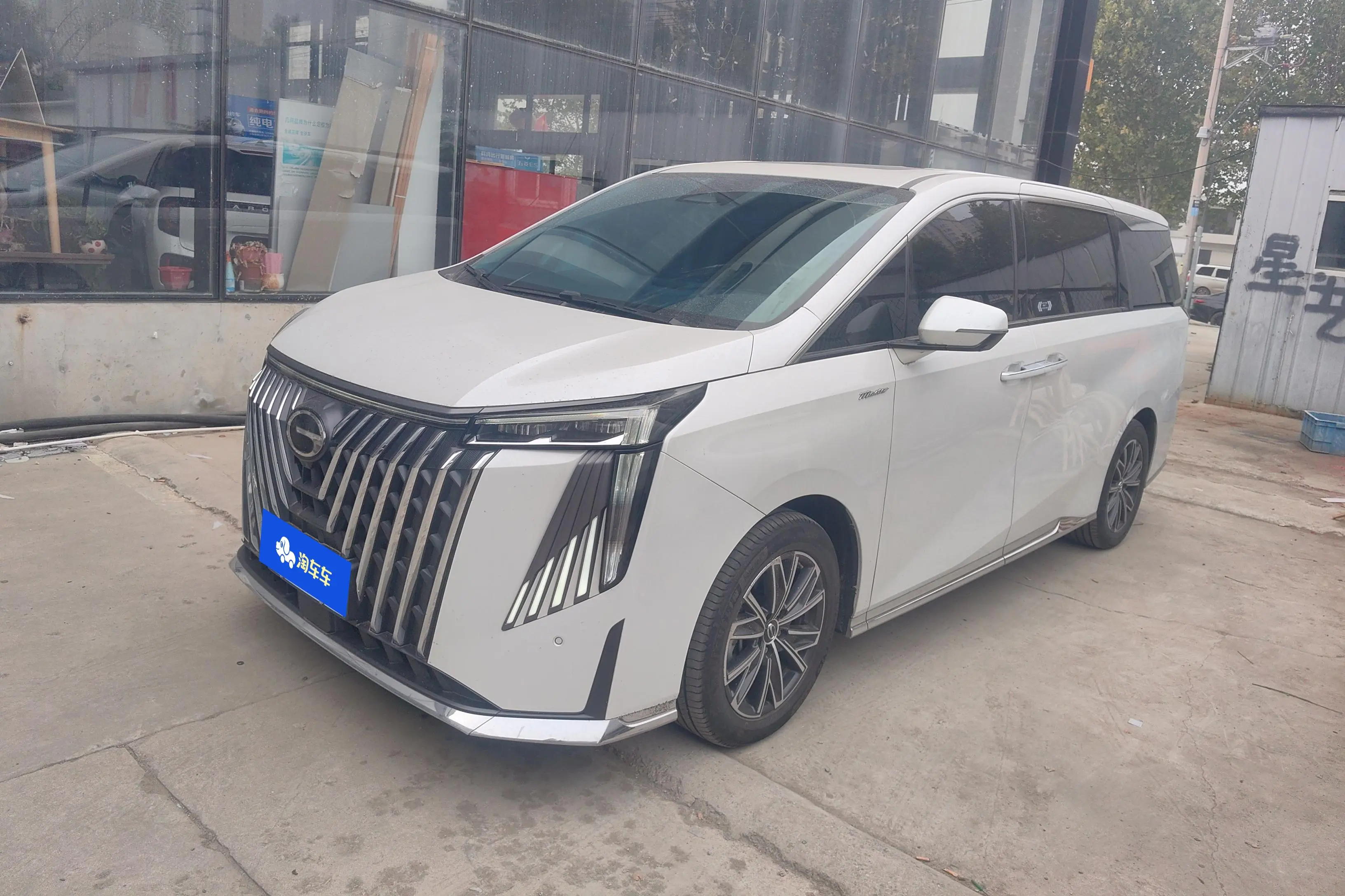GAC Trumpchi M8  из Китая
