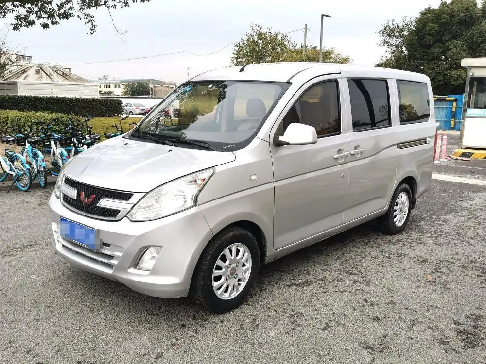 Wuling Rongguang V  из Китая