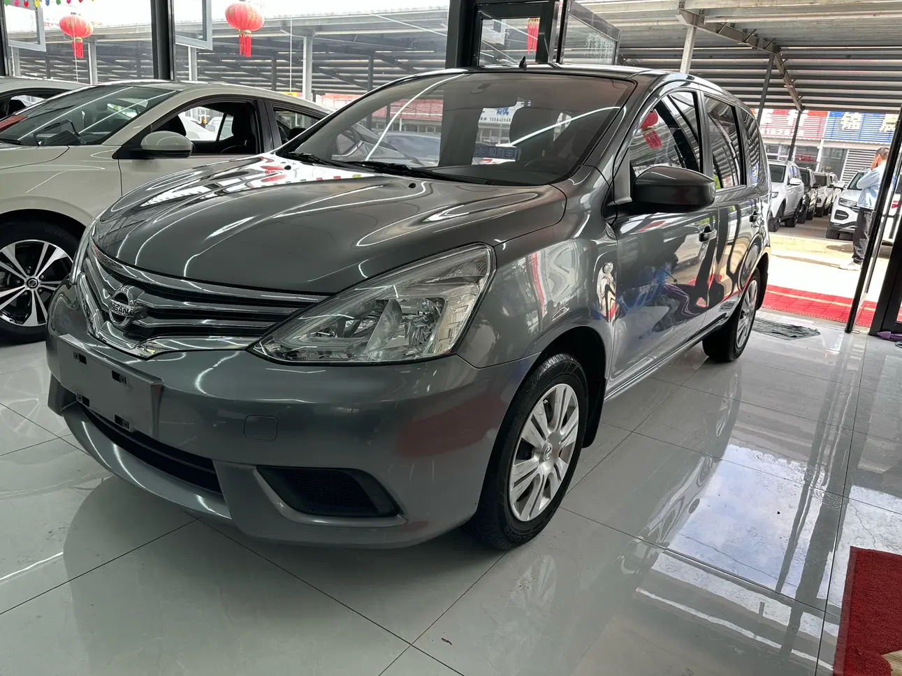 Nissan Li Wei  из Китая