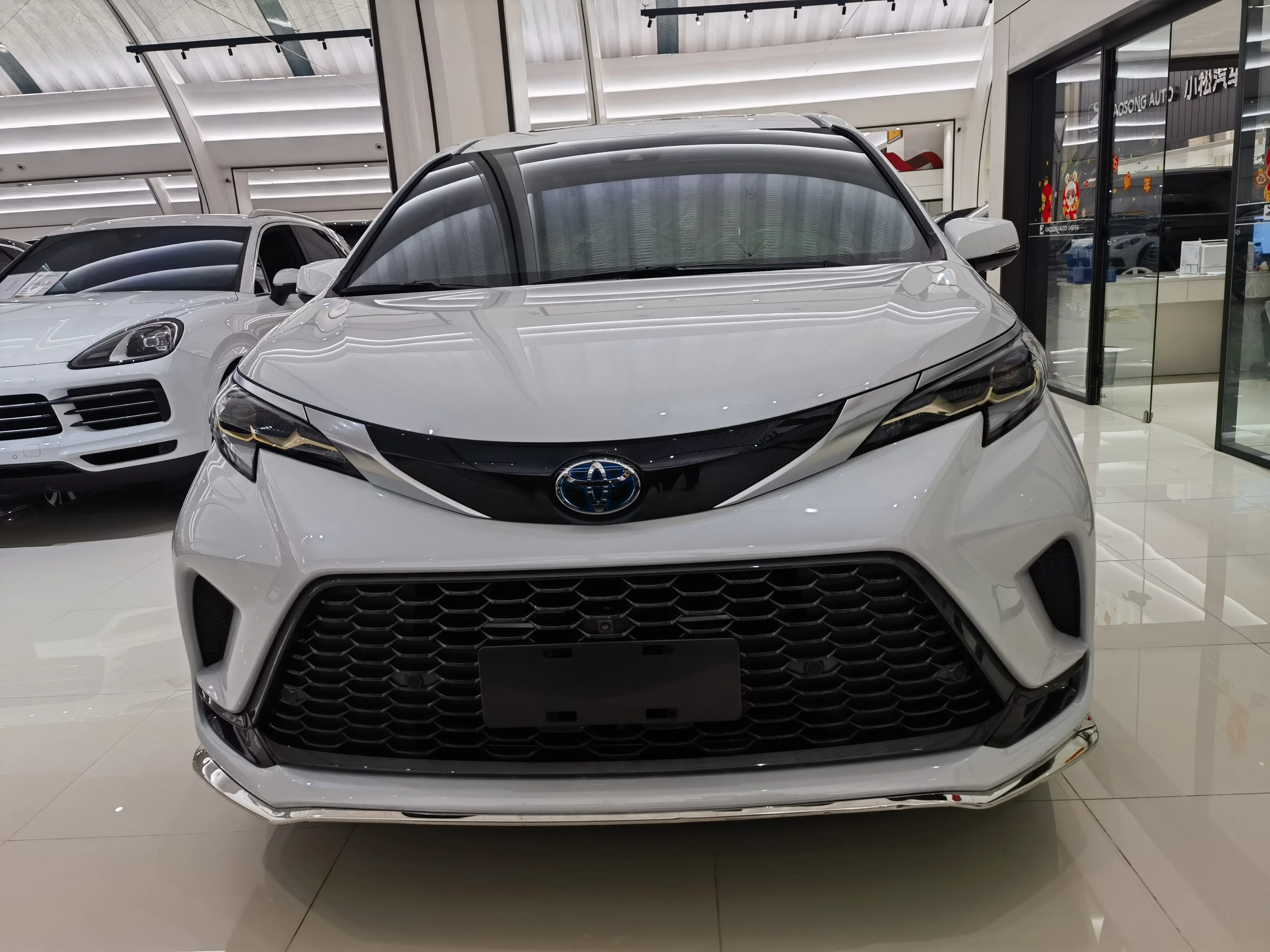 Toyota Granvia  из Китая