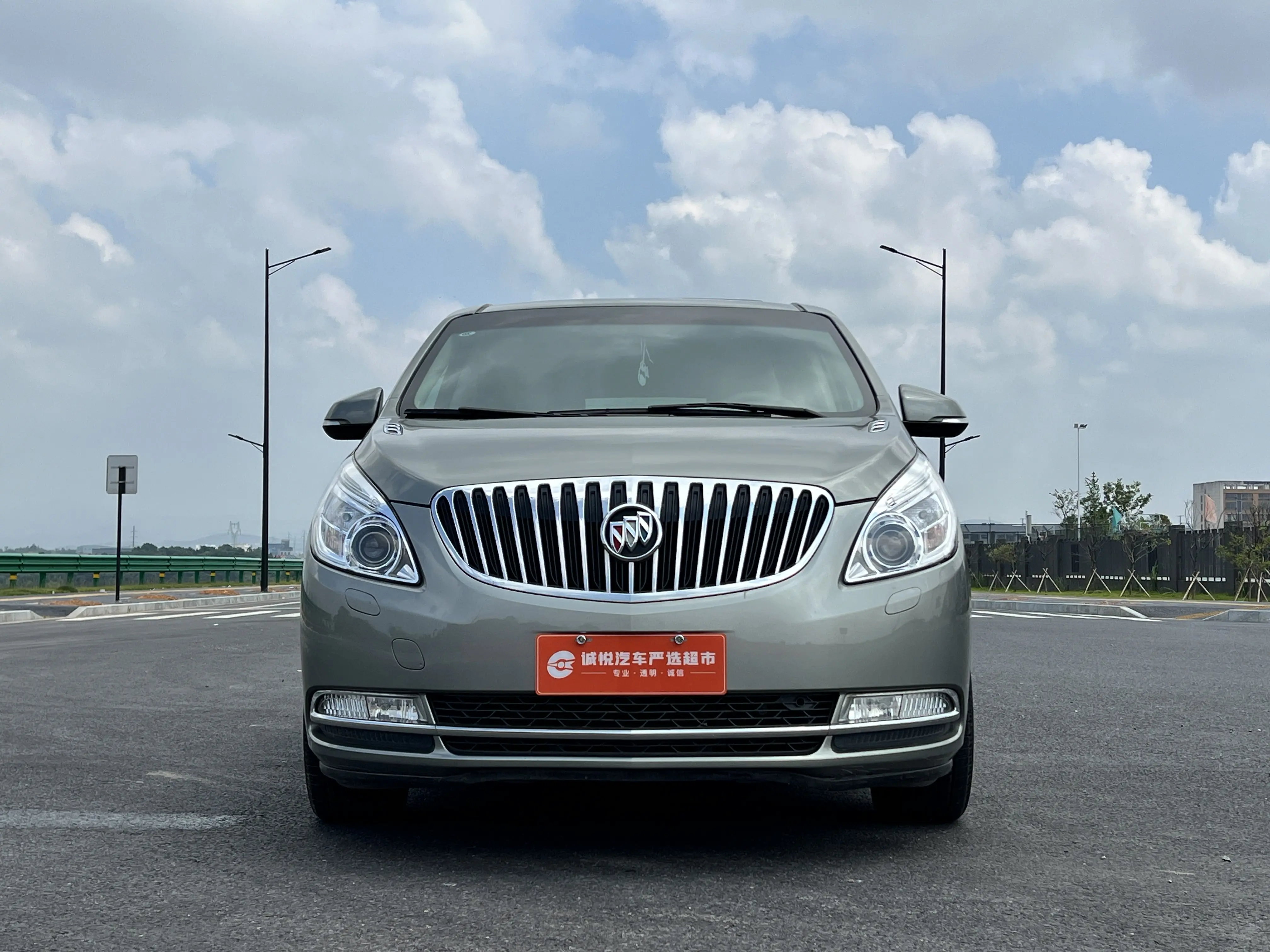 Buick GL8  из Китая