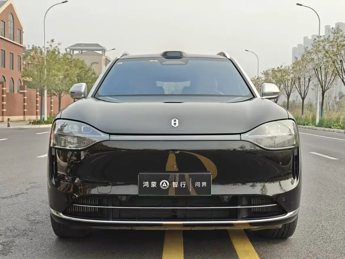 AITO M9 (Wenjie M9)  из Китая