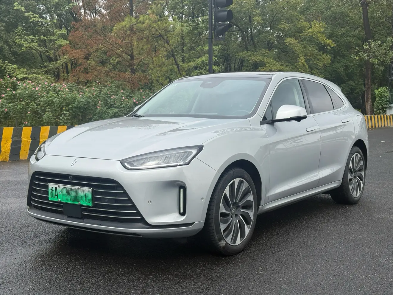 AITO M5 (Wenjie M5)  из Китая