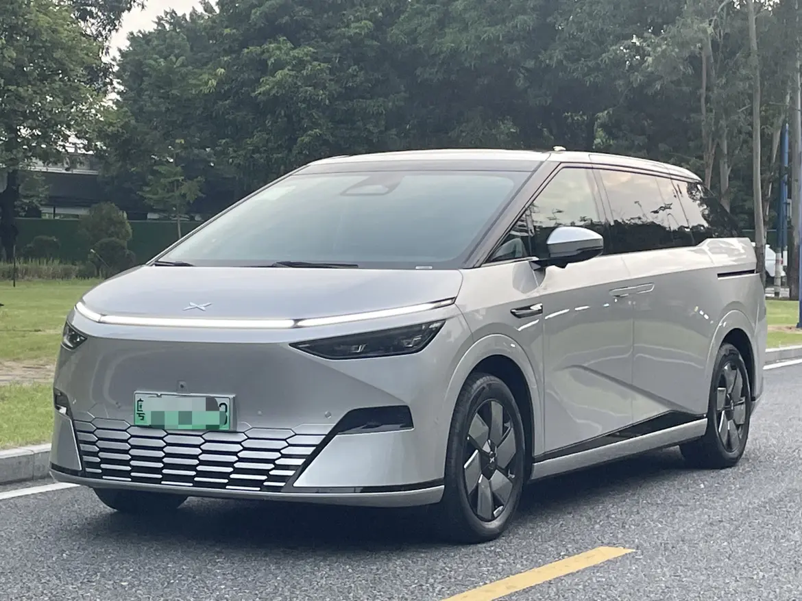 Xpeng X9  из Китая