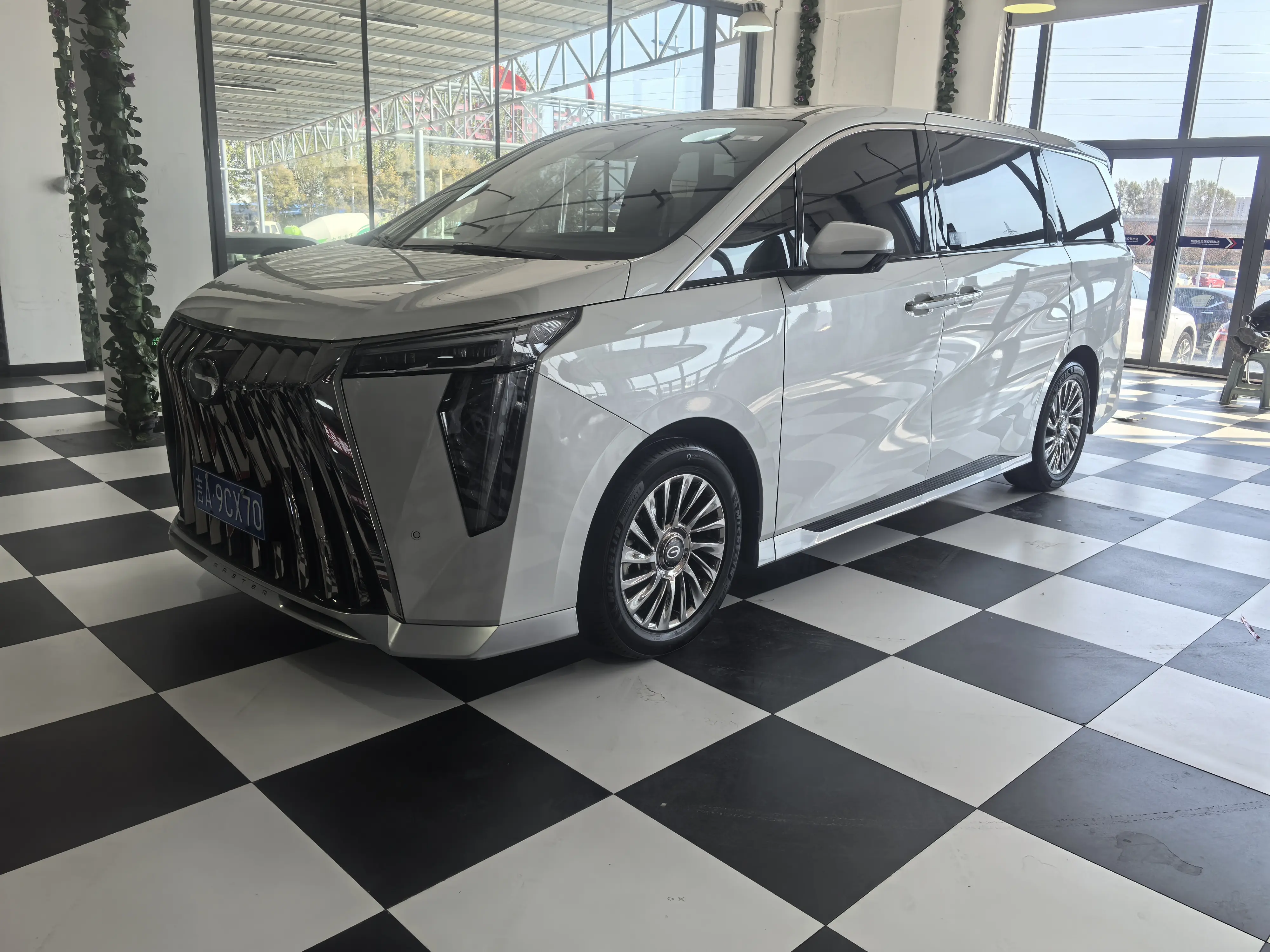 GAC Trumpchi M8  из Китая