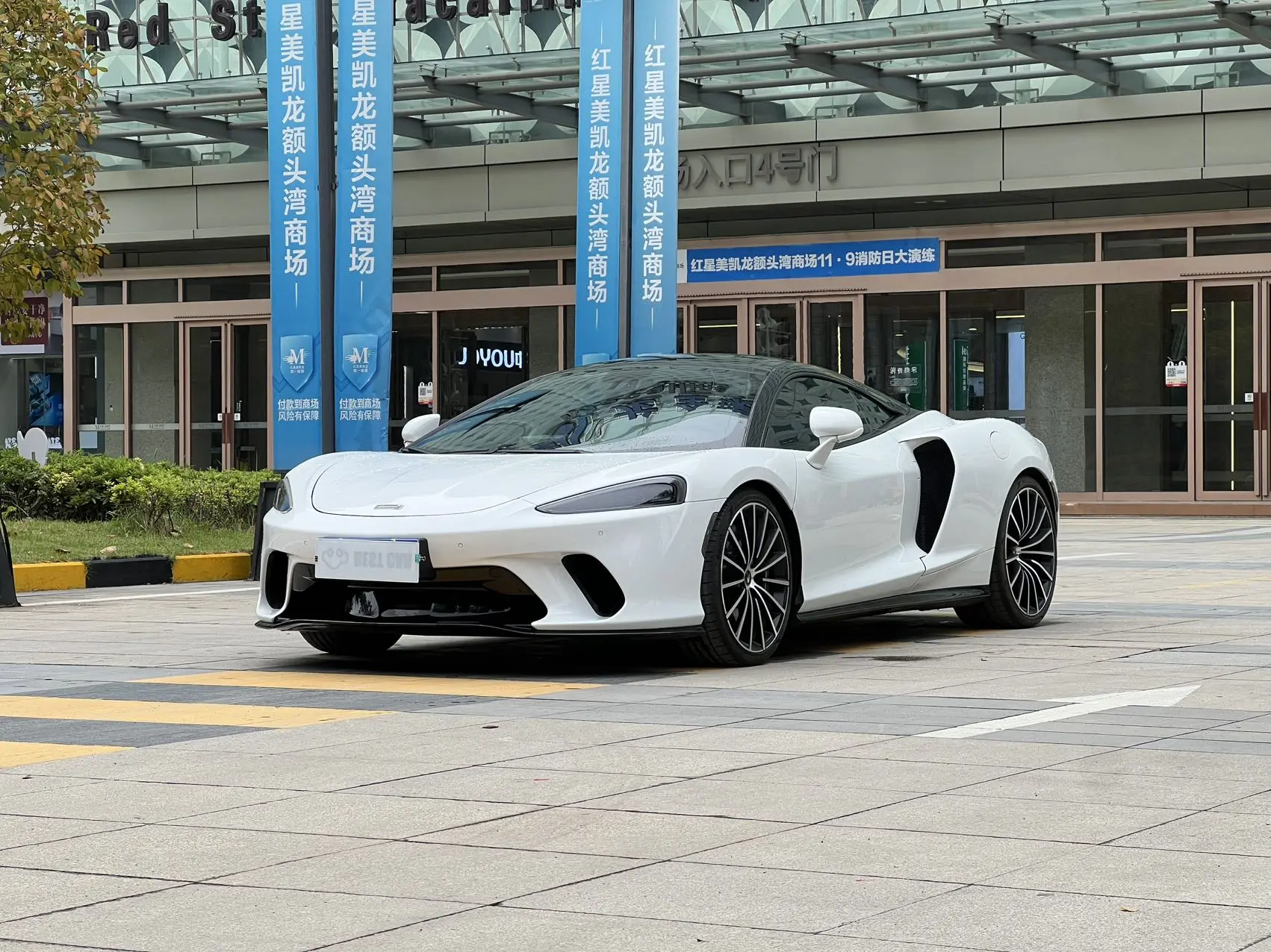 McLaren GT  из Китая