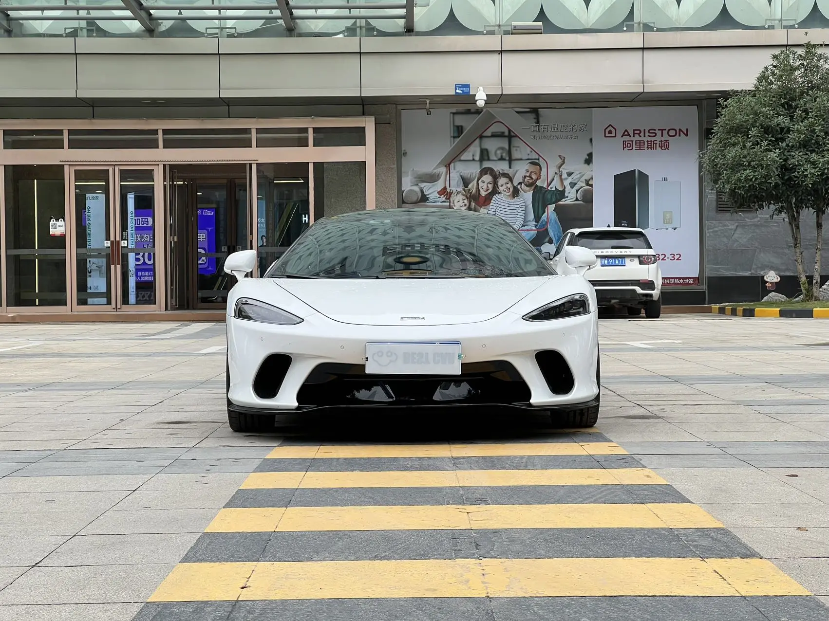 McLaren GT  из Китая