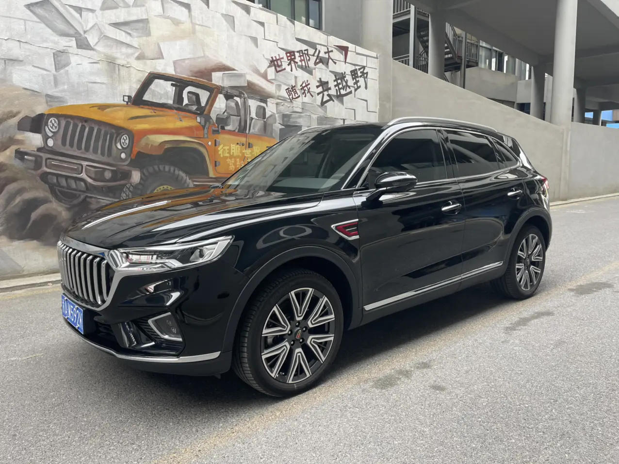 Hongqi HS5  из Китая