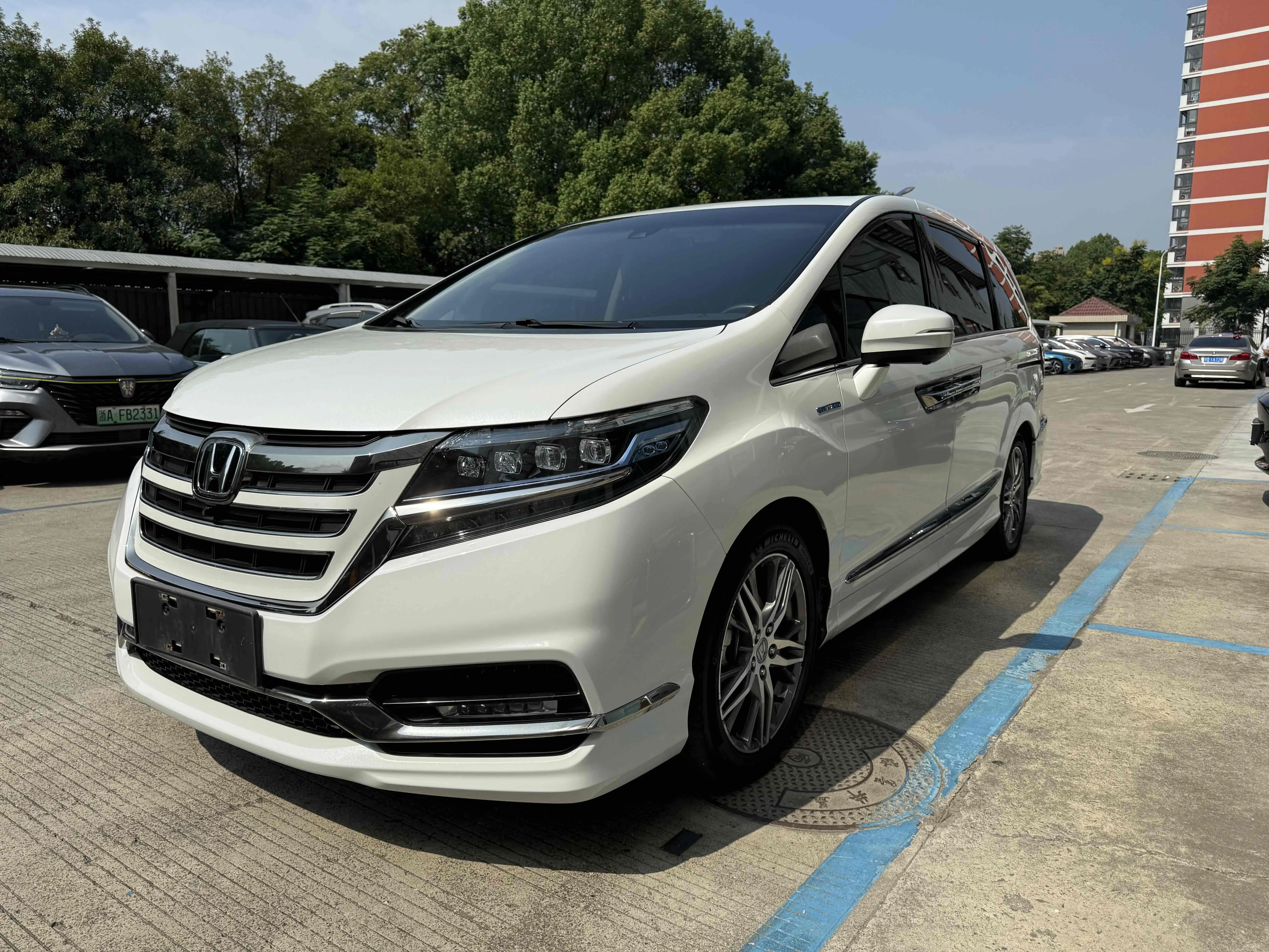 Honda Elysion (Alison)  из Китая