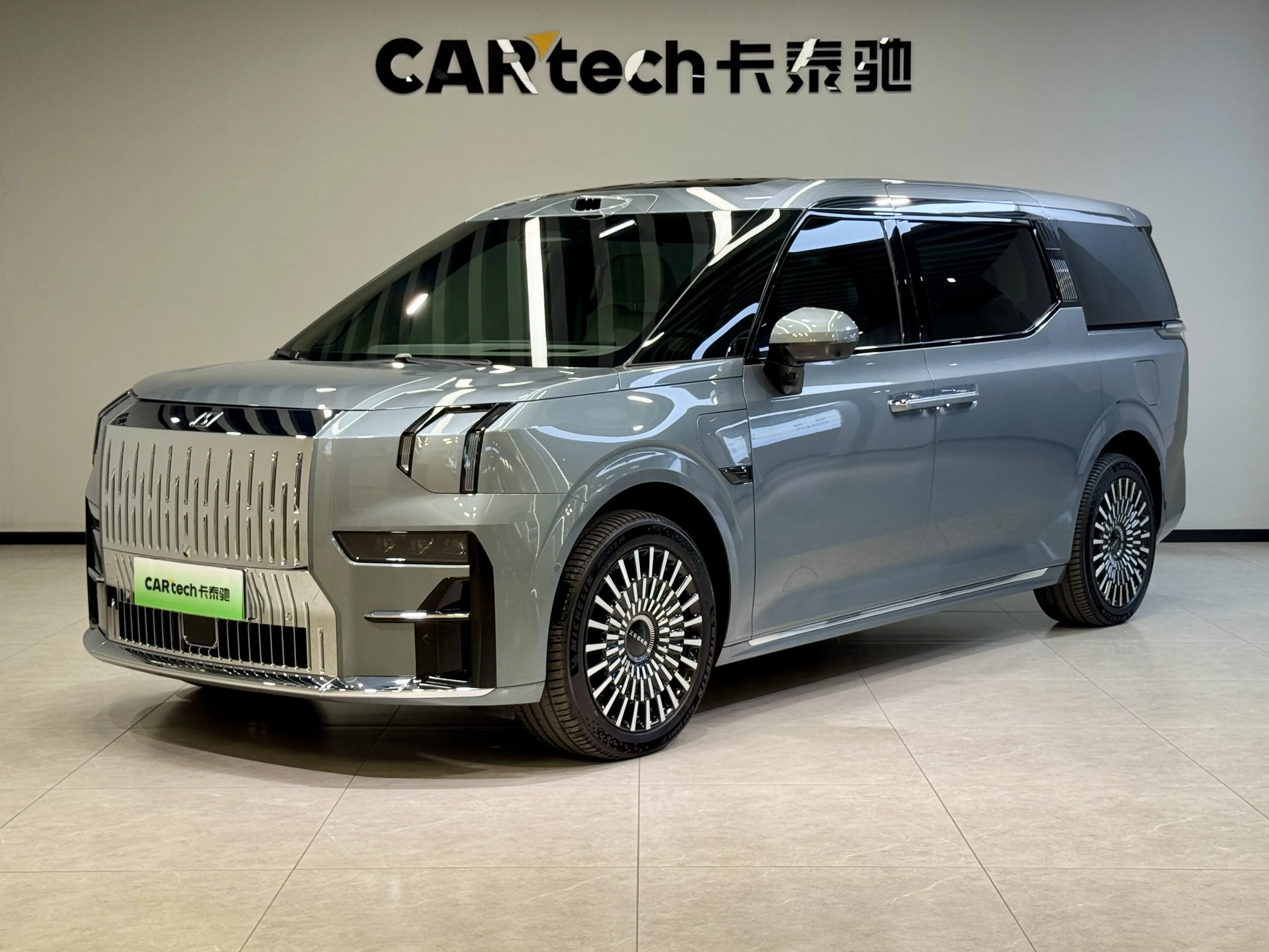 ZEEKR 009  из Китая