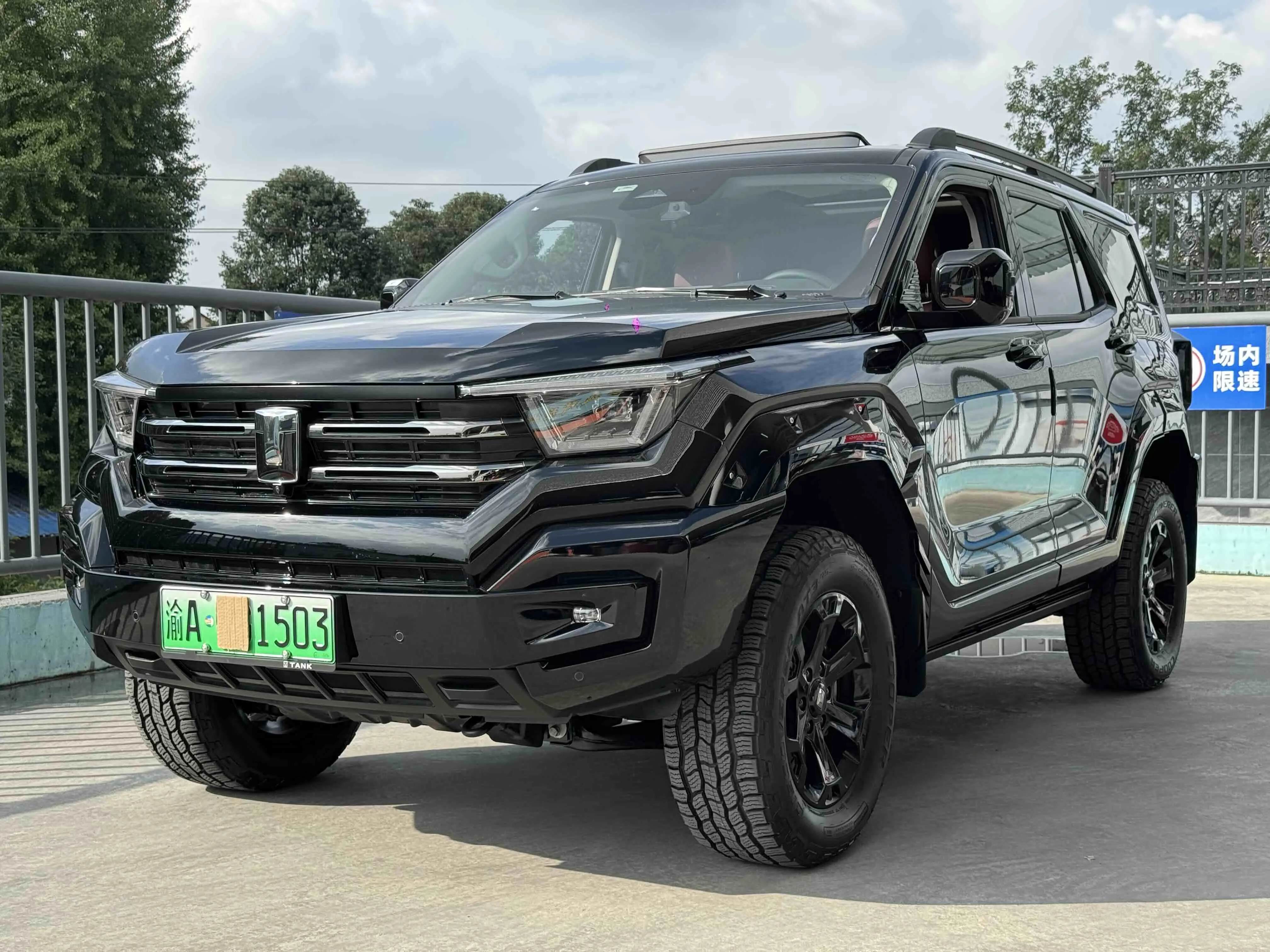 Tank 400 Hi4-T  из Китая