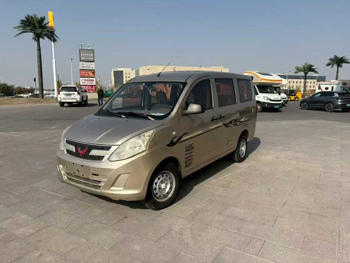 Wuling Rongguang V  из Китая