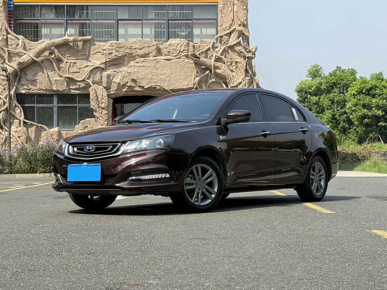Geely Emgrand  из Китая