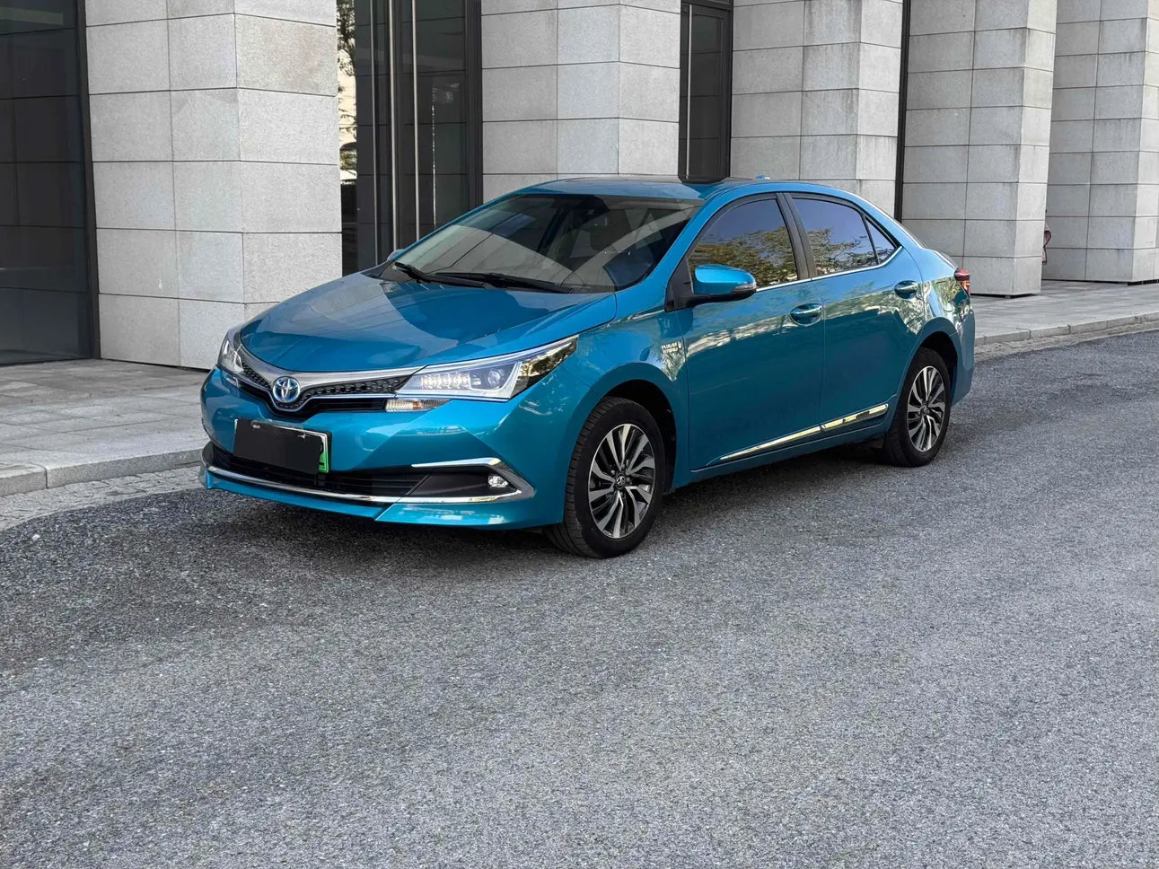 Toyota Corolla Dual Engine E+  из Китая