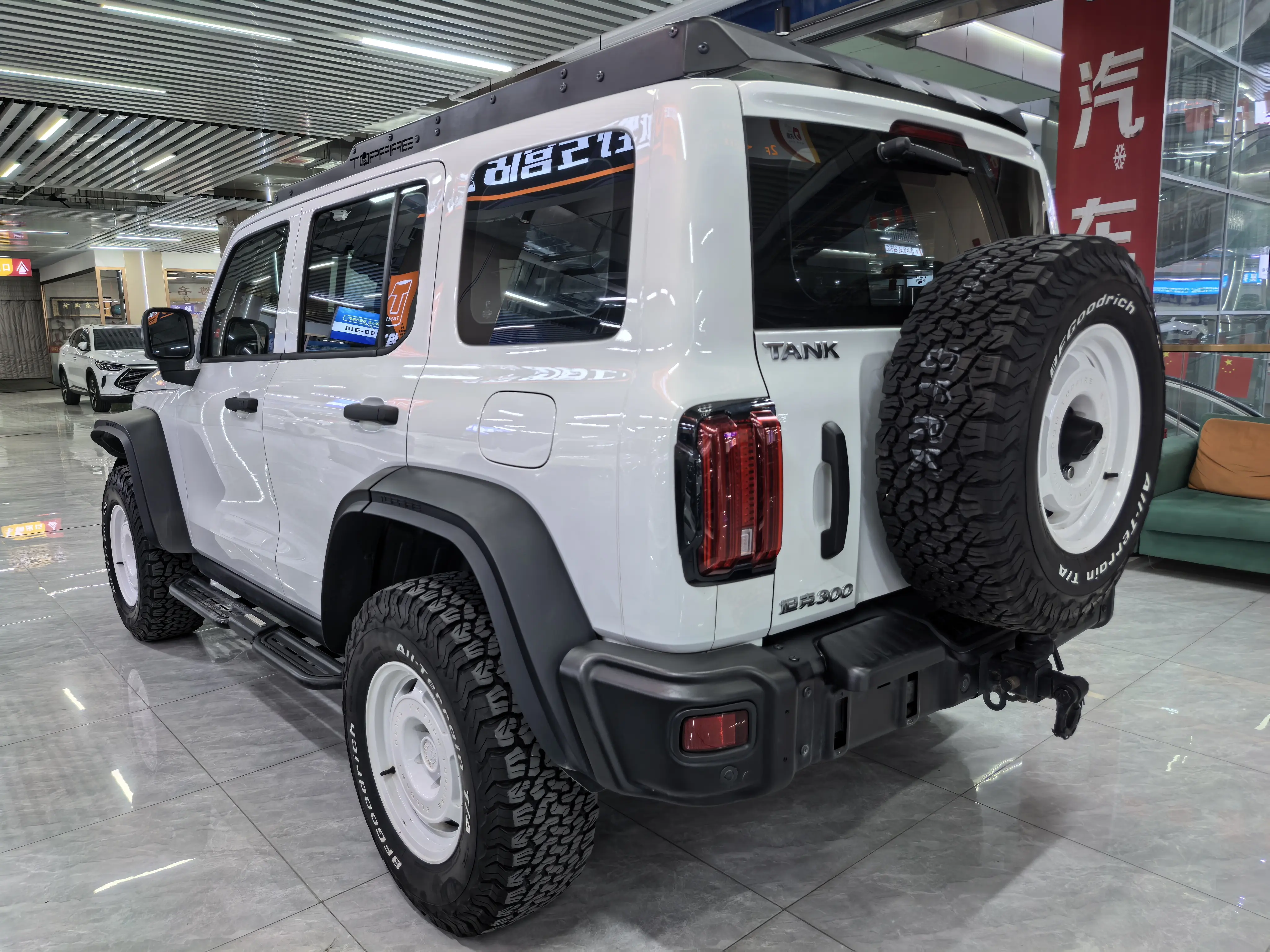 Tank 300  из Китая