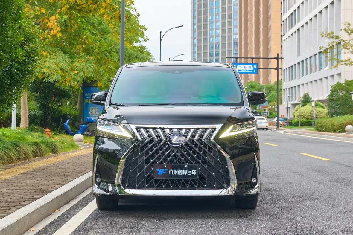 Lexus LM  из Китая