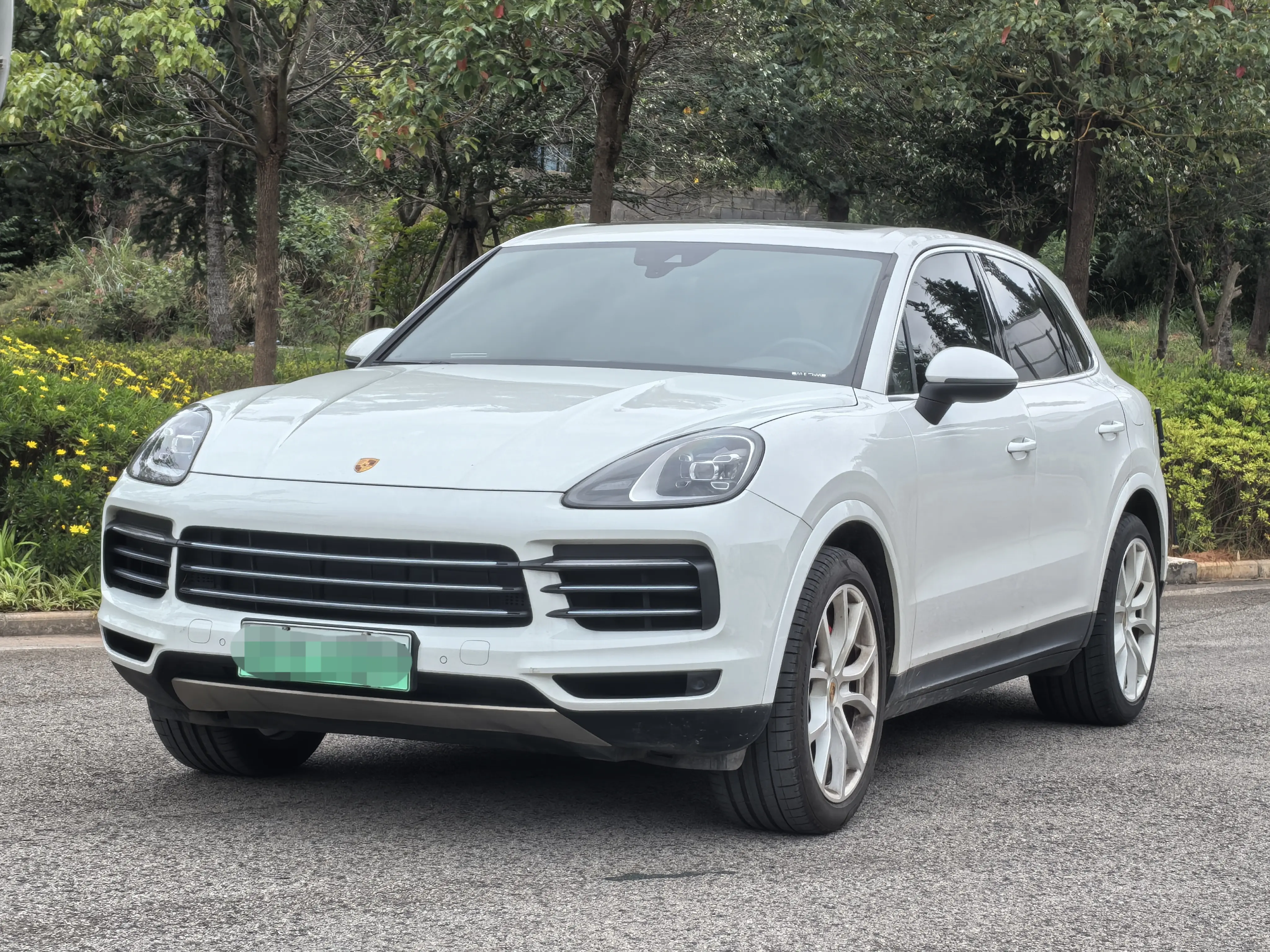 Porsche Cayenne E-Hybrid  из Китая