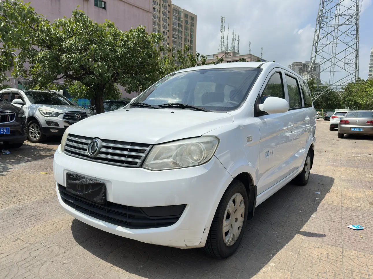 Dongfeng Fengon 330  из Китая