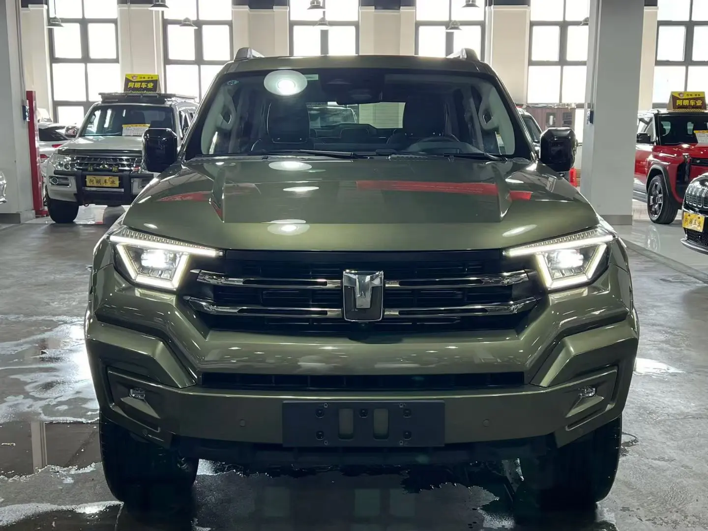 Tank 400 Hi4-T  из Китая