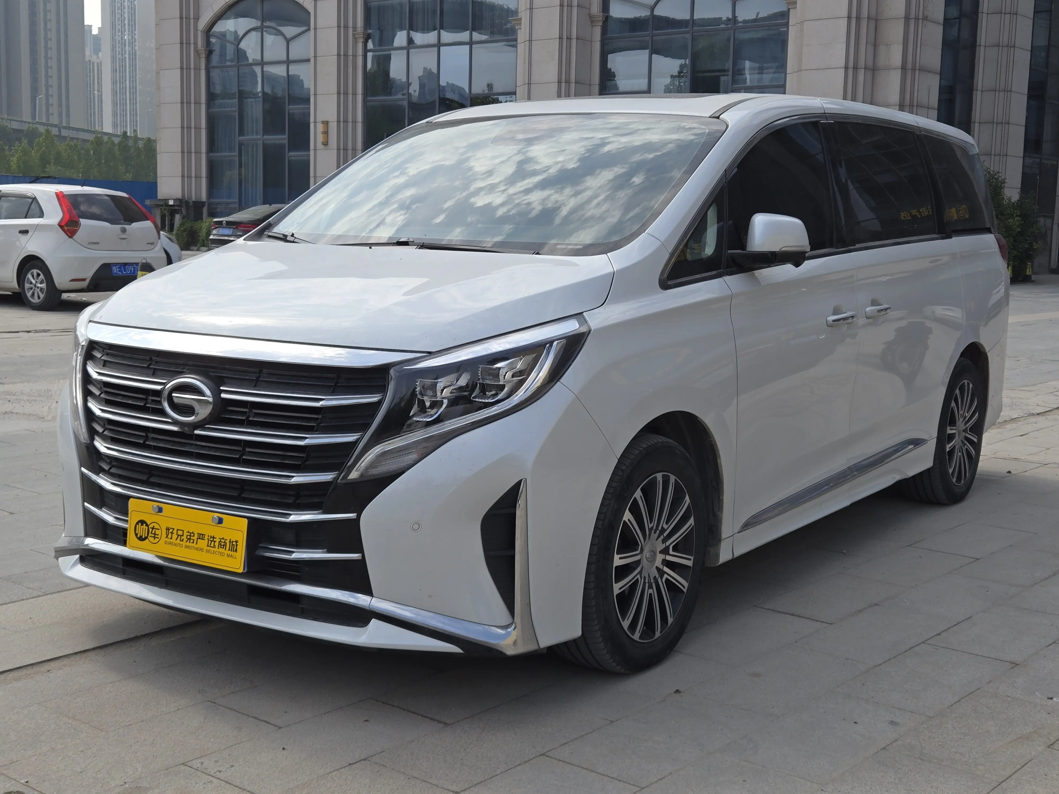 GAC Trumpchi M8  из Китая