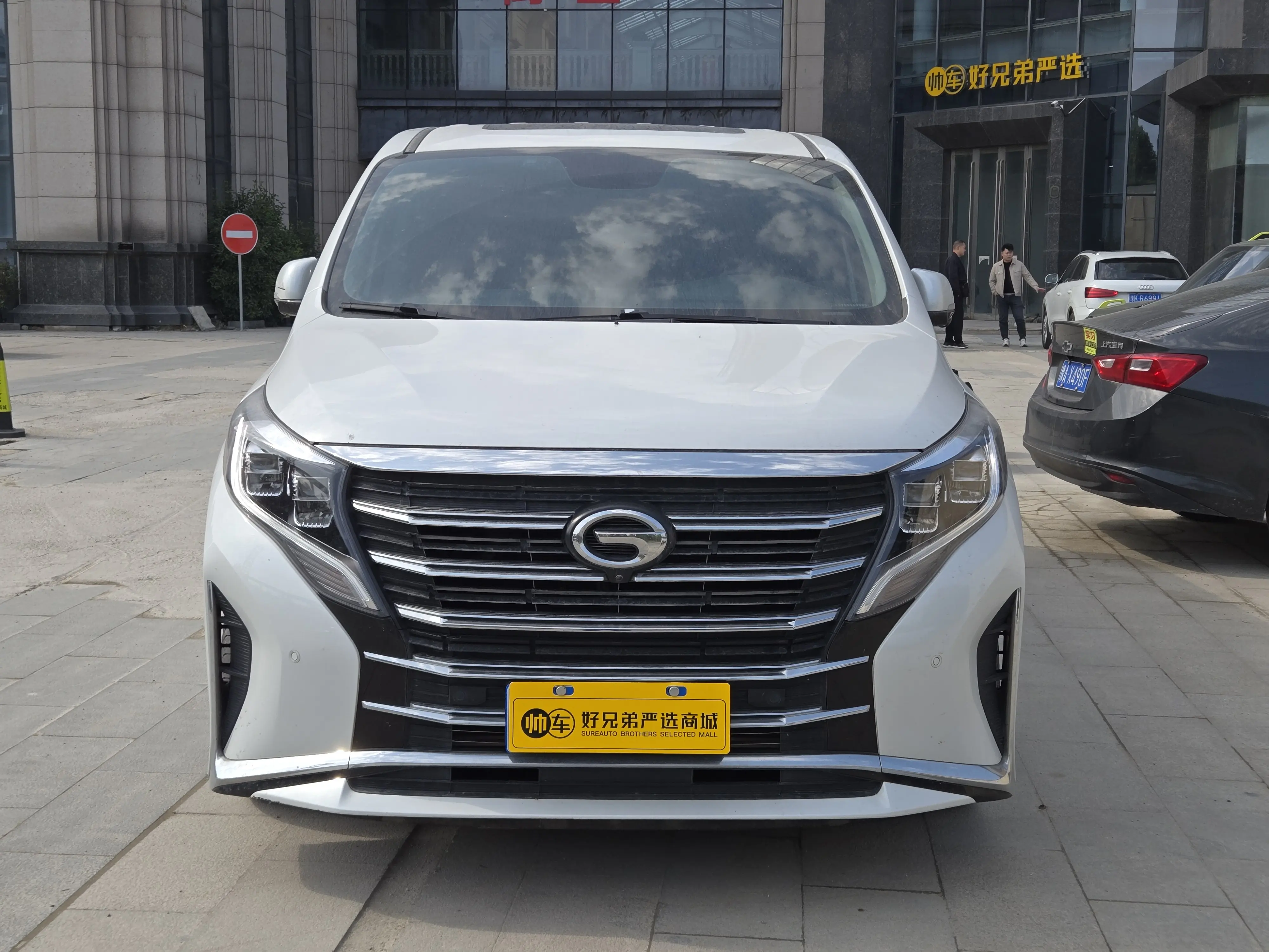GAC Trumpchi M8  из Китая