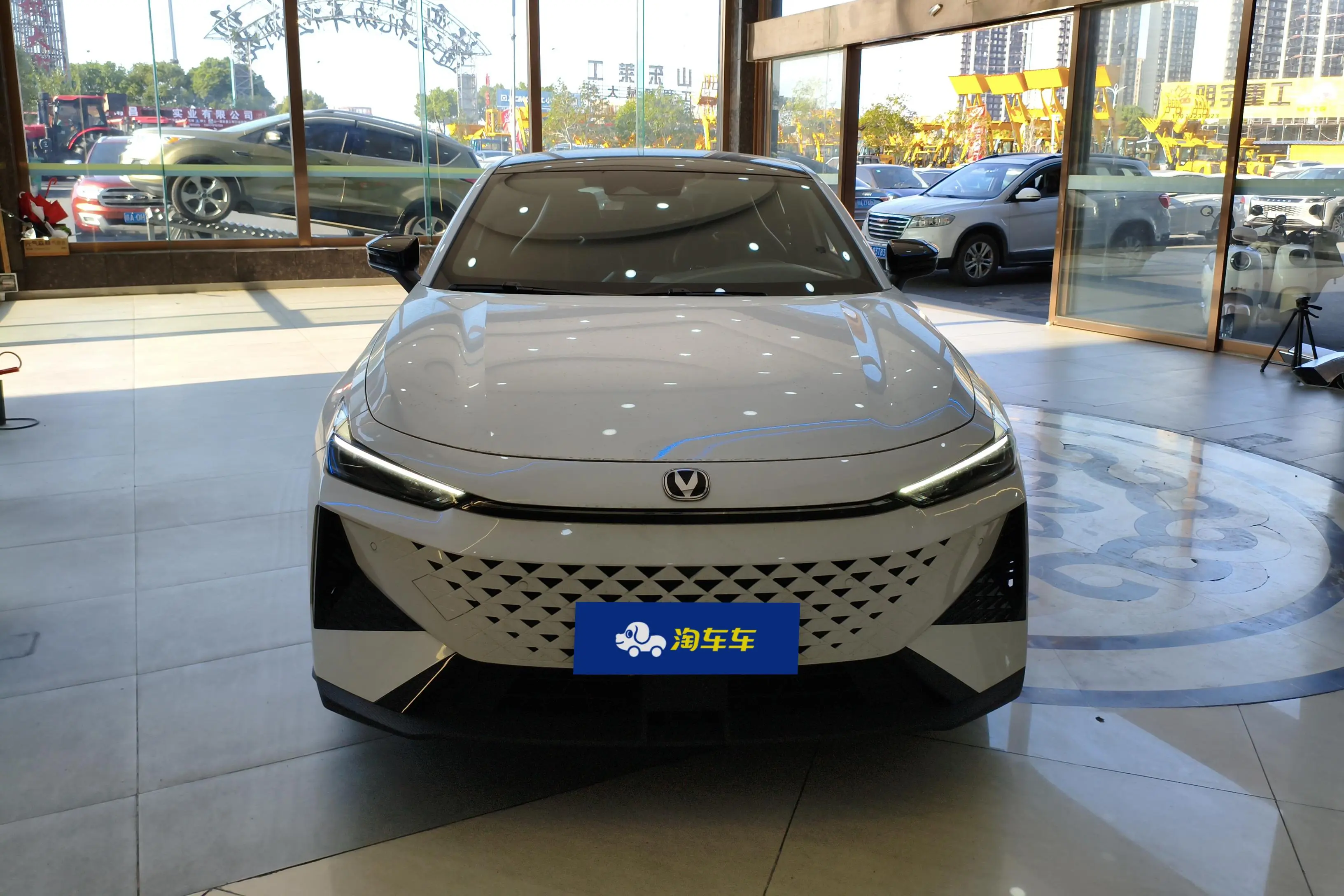 Changan UNI-V  из Китая