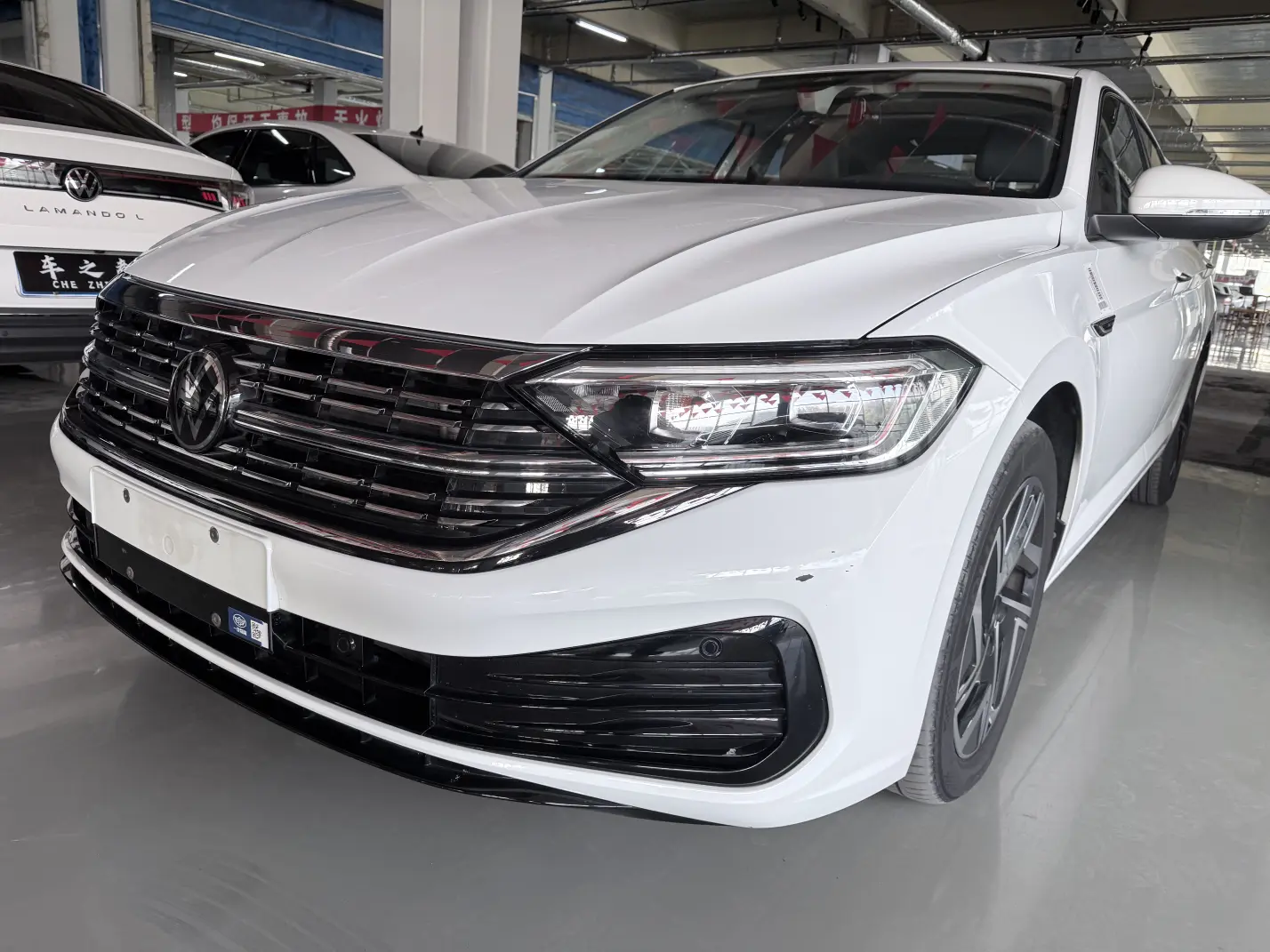 Volkswagen Sagitar  из Китая