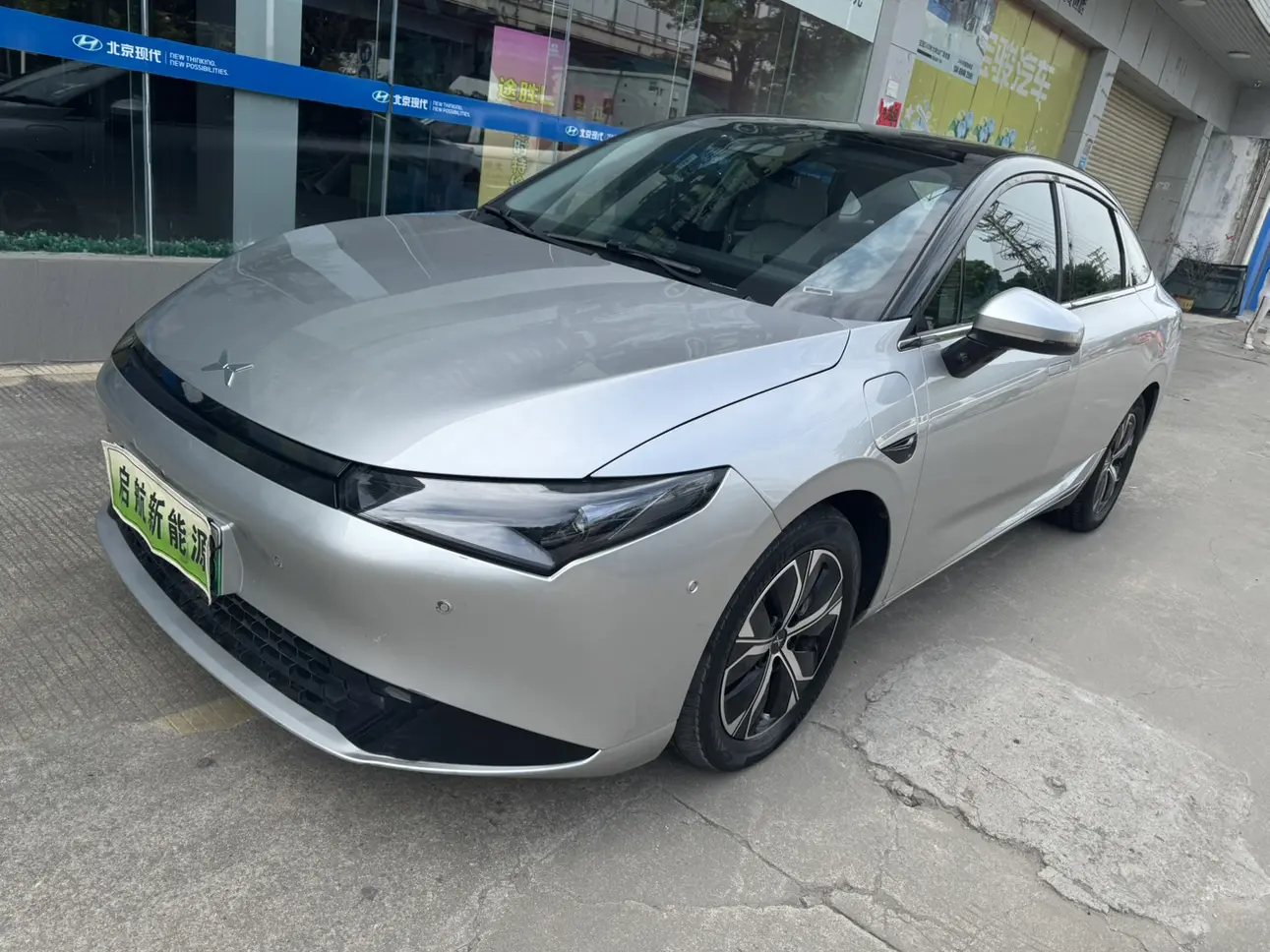 Xpeng P5  из Китая