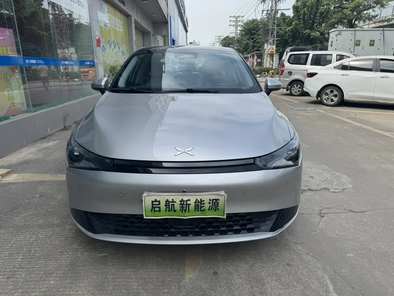 Xpeng P5  из Китая